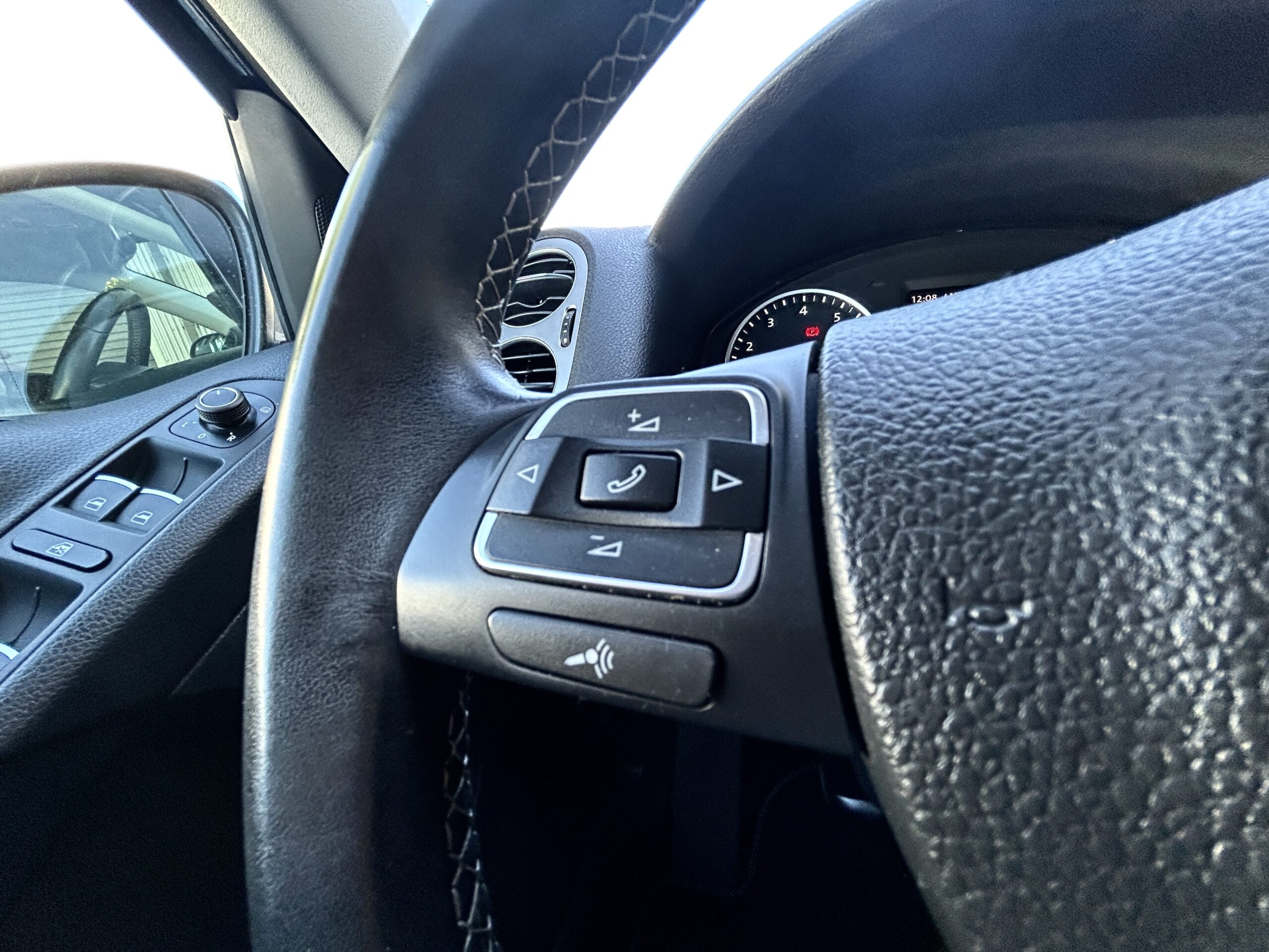 Volkswagen Tiguan TSI 125 Match CarVentures photo 022