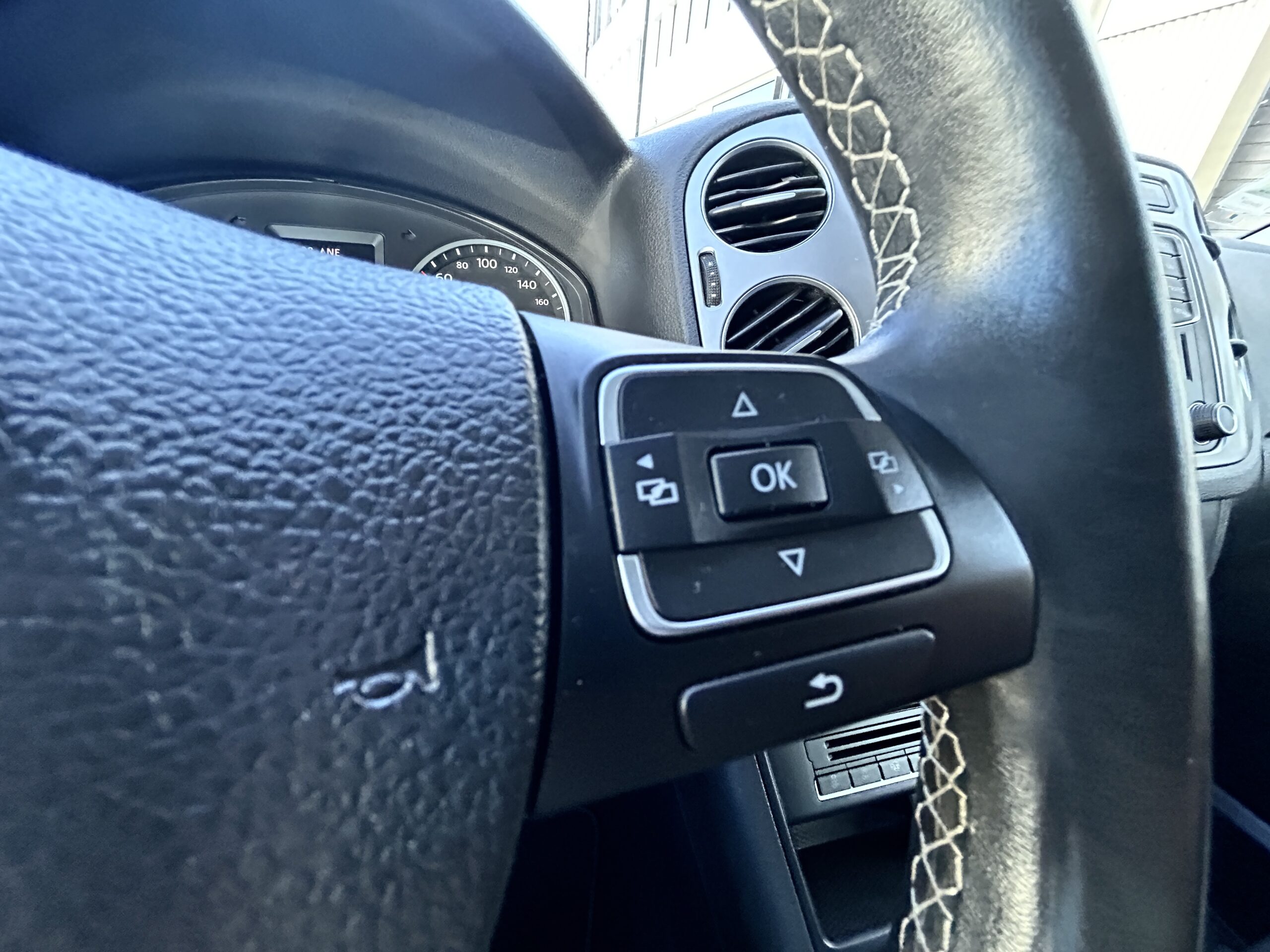 Volkswagen Tiguan TSI 125 Match CarVentures photo 023