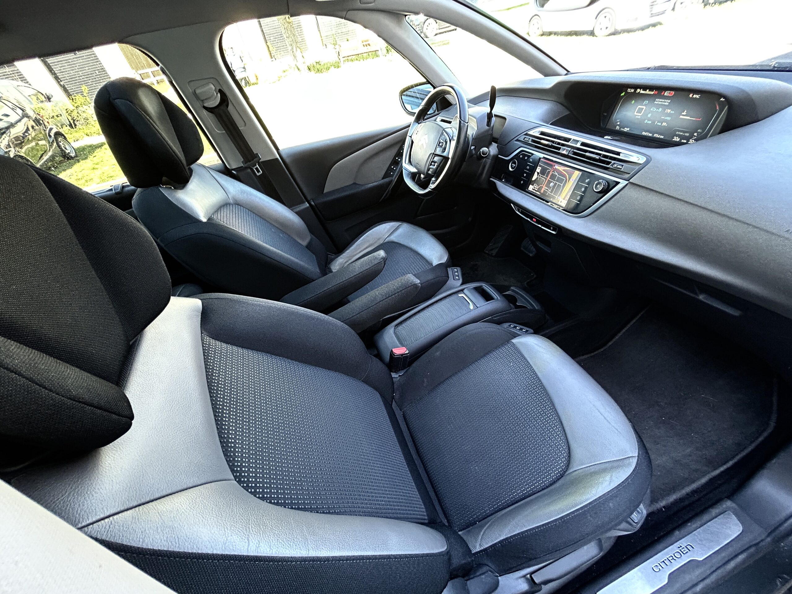 Citroën Grand C4 Picasso THP 165 CarVentures photo 023