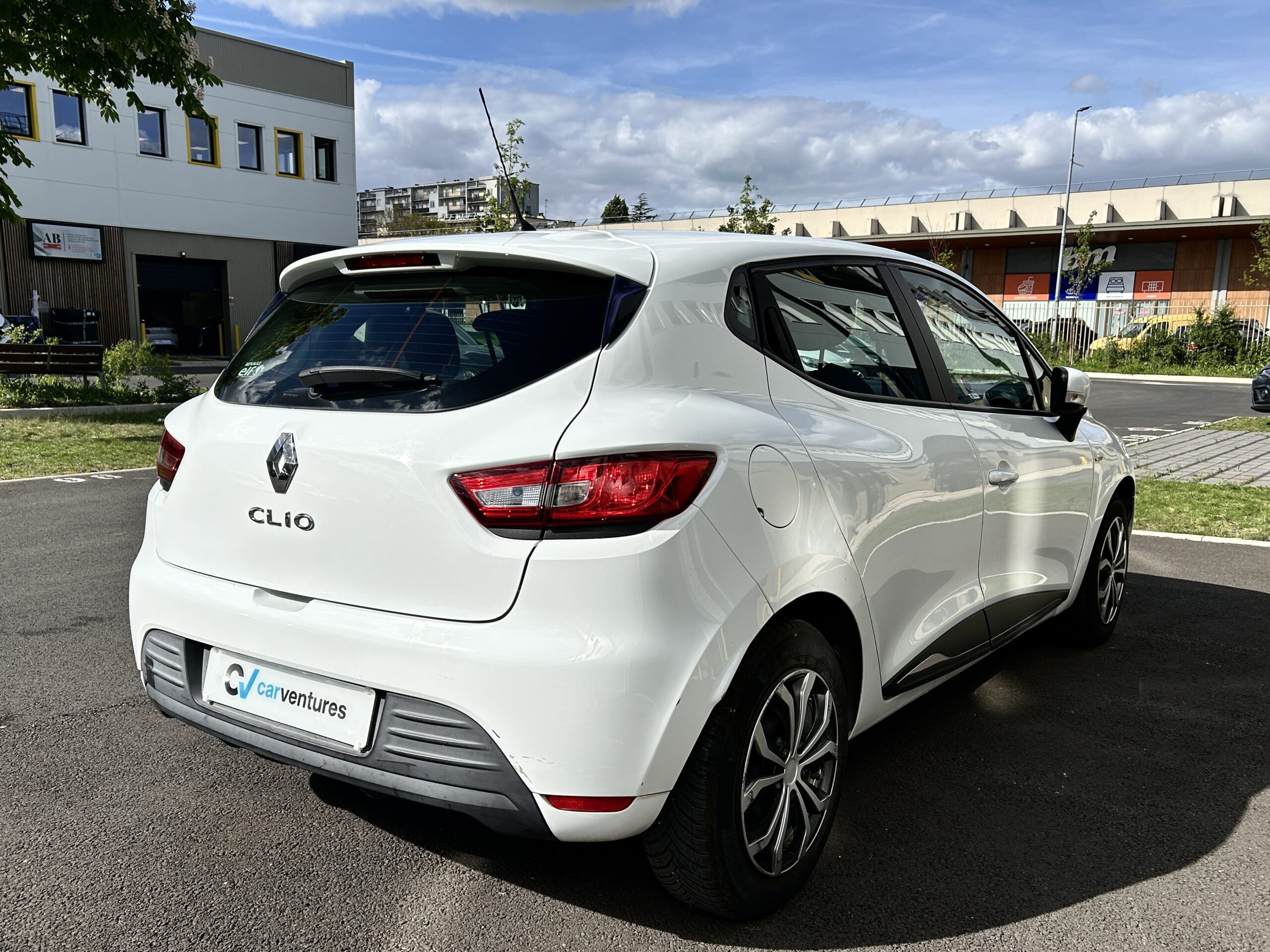 Renault Clio IV TCe 75 Trend CarVentures photo 007