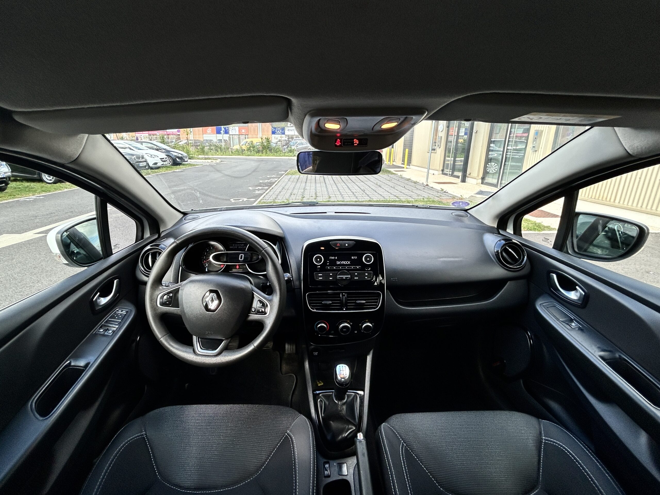 Renault Clio IV TCe 75 Trend CarVentures photo 019