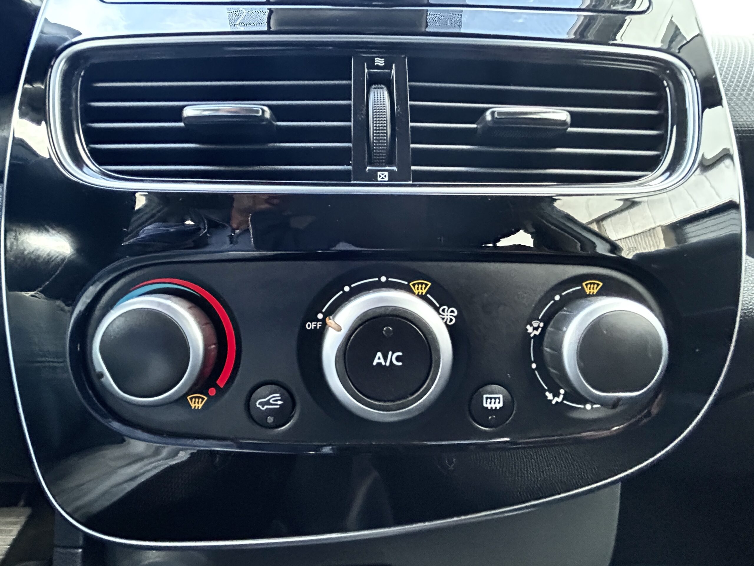 Renault Clio IV TCe 75 Trend CarVentures photo 025