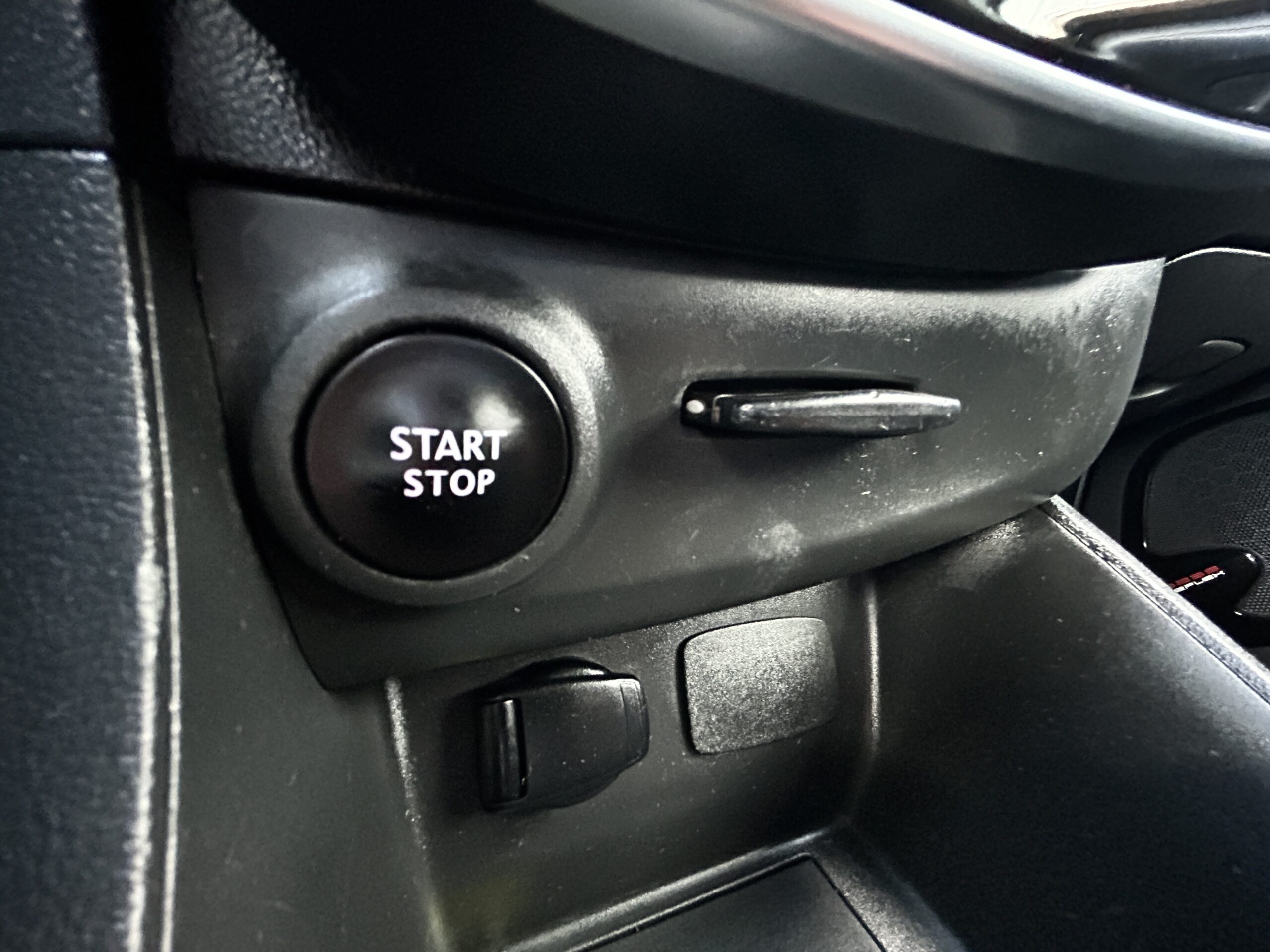 Renault Clio IV TCe 75 Trend CarVentures photo 028