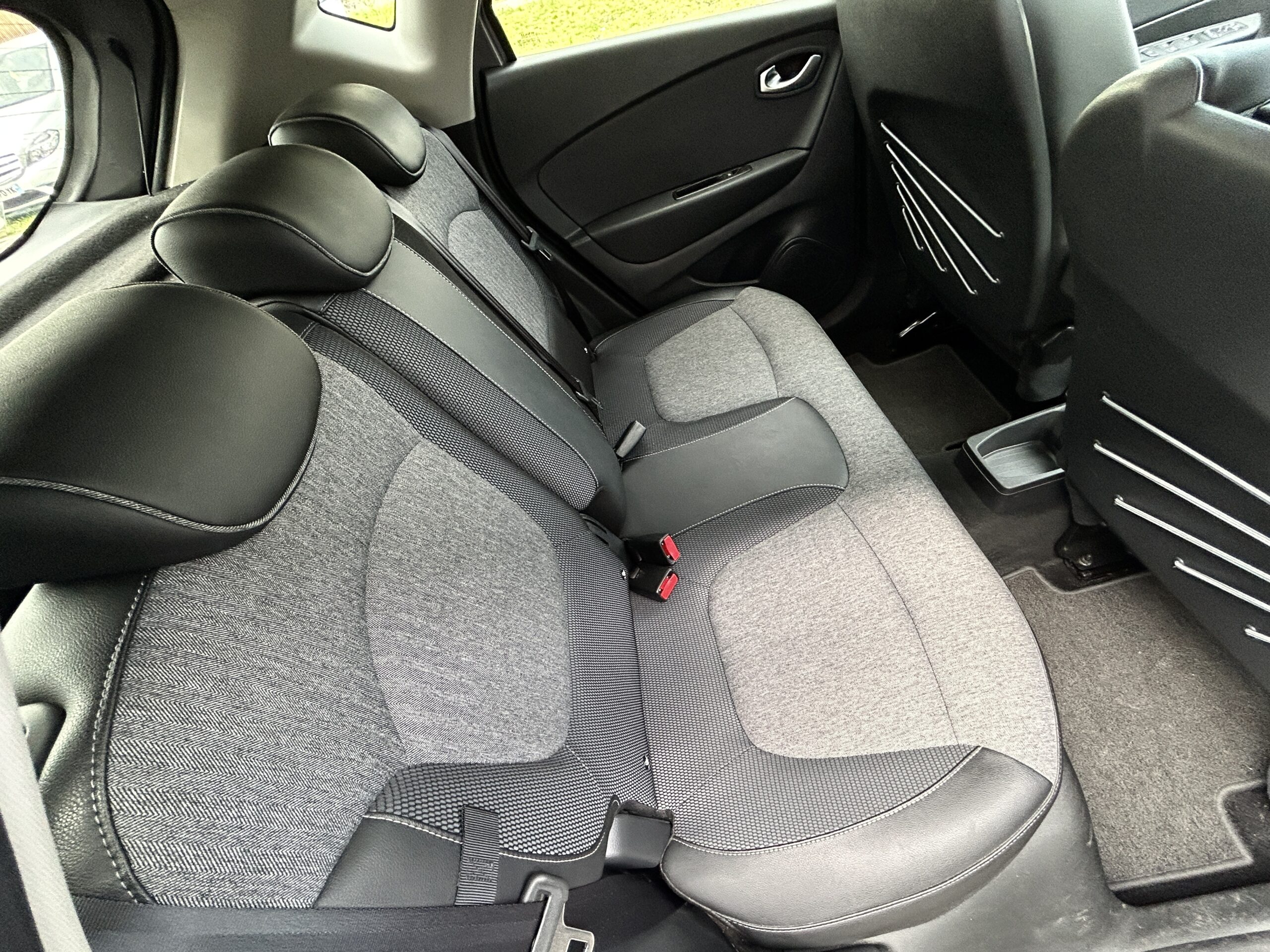 Renault Captur TCe 150 Intens EDC CarVentures photo 017