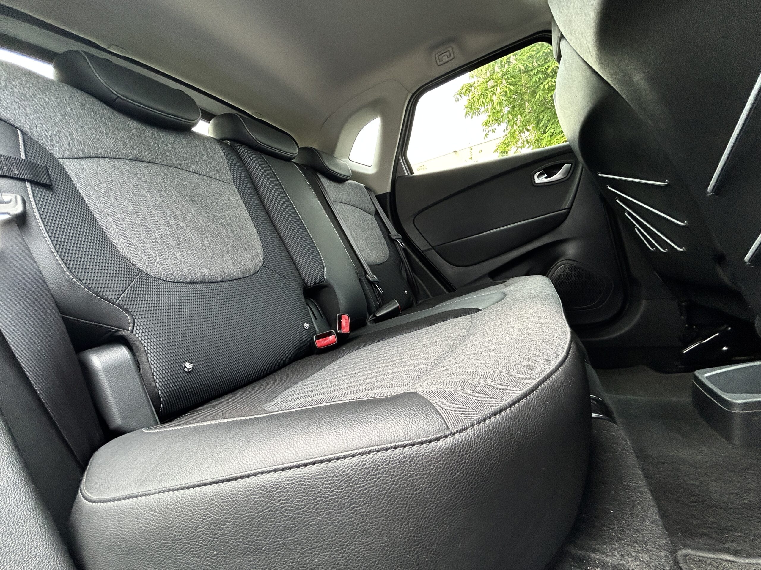 Renault Captur TCe 150 Intens EDC CarVentures photo 018
