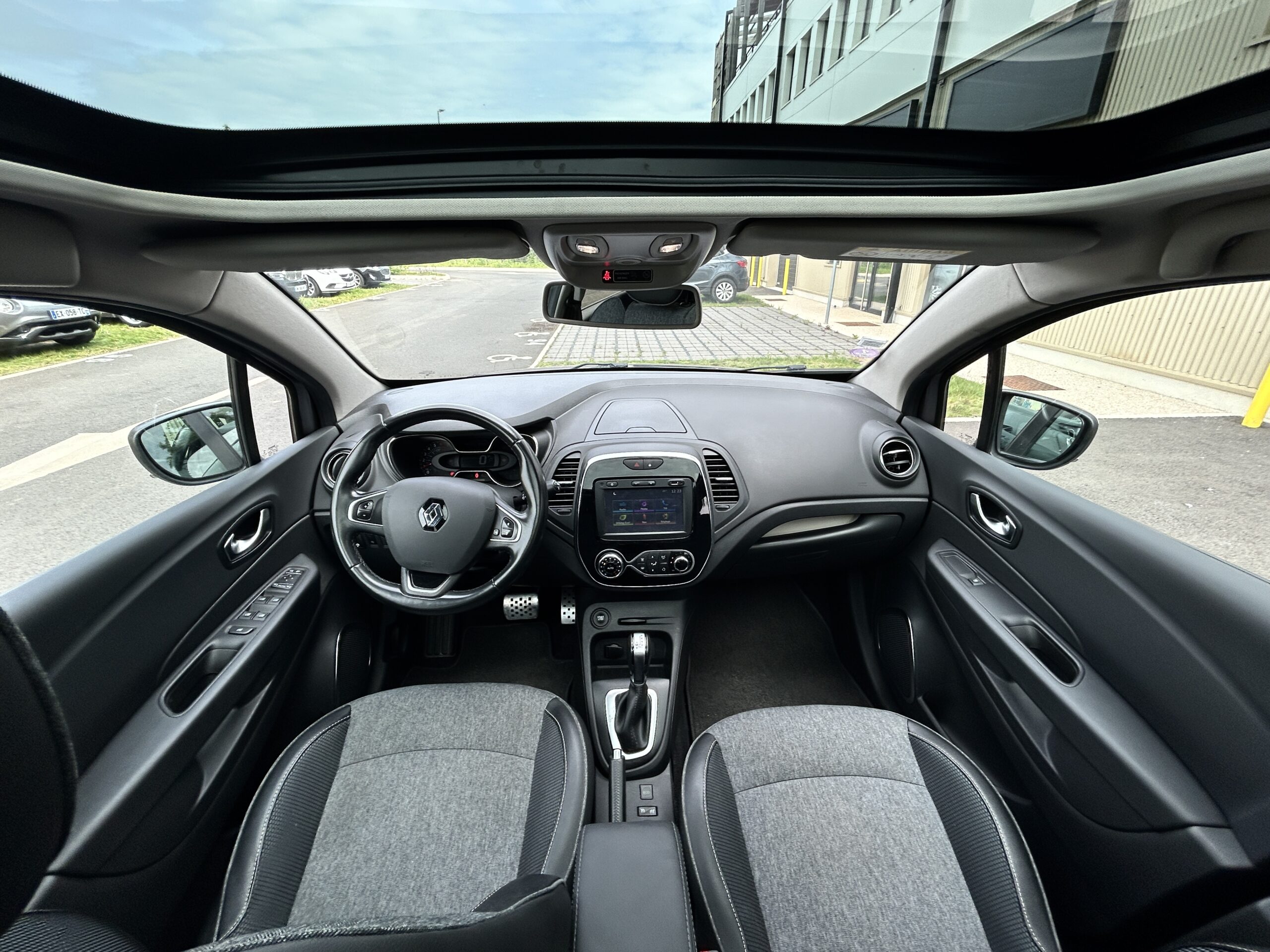 Renault Captur TCe 150 Intens EDC CarVentures photo 019