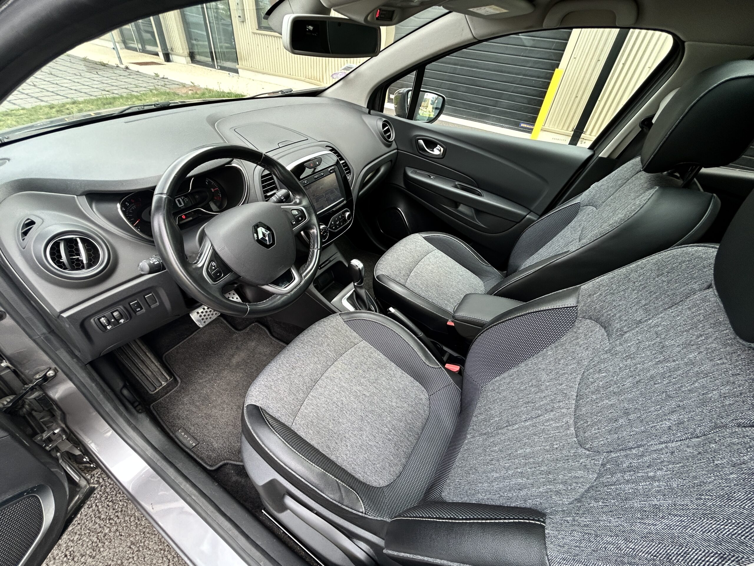 Renault Captur TCe 150 Intens EDC CarVentures photo 021