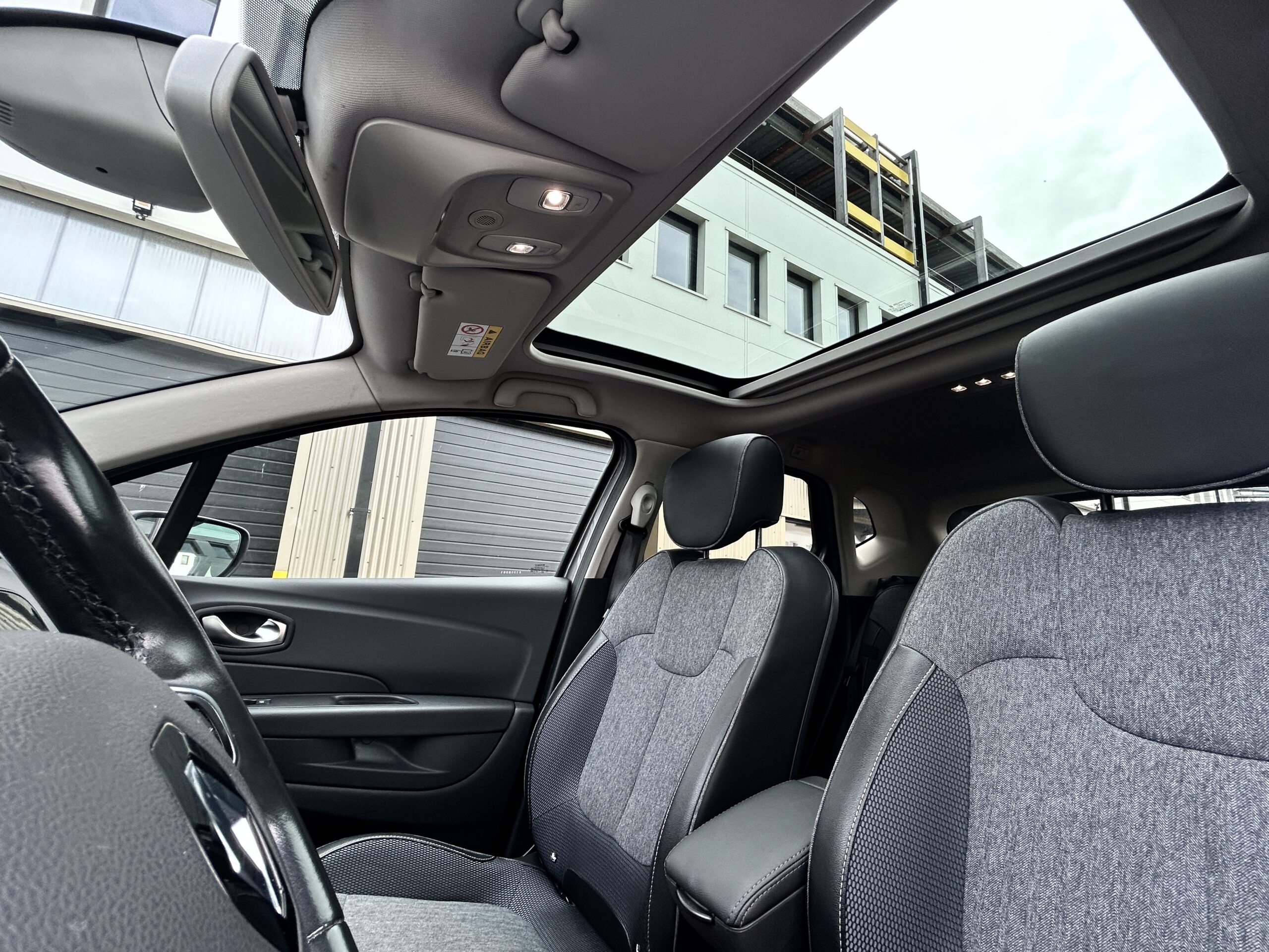 Renault Captur TCe 150 Intens EDC CarVentures photo 023