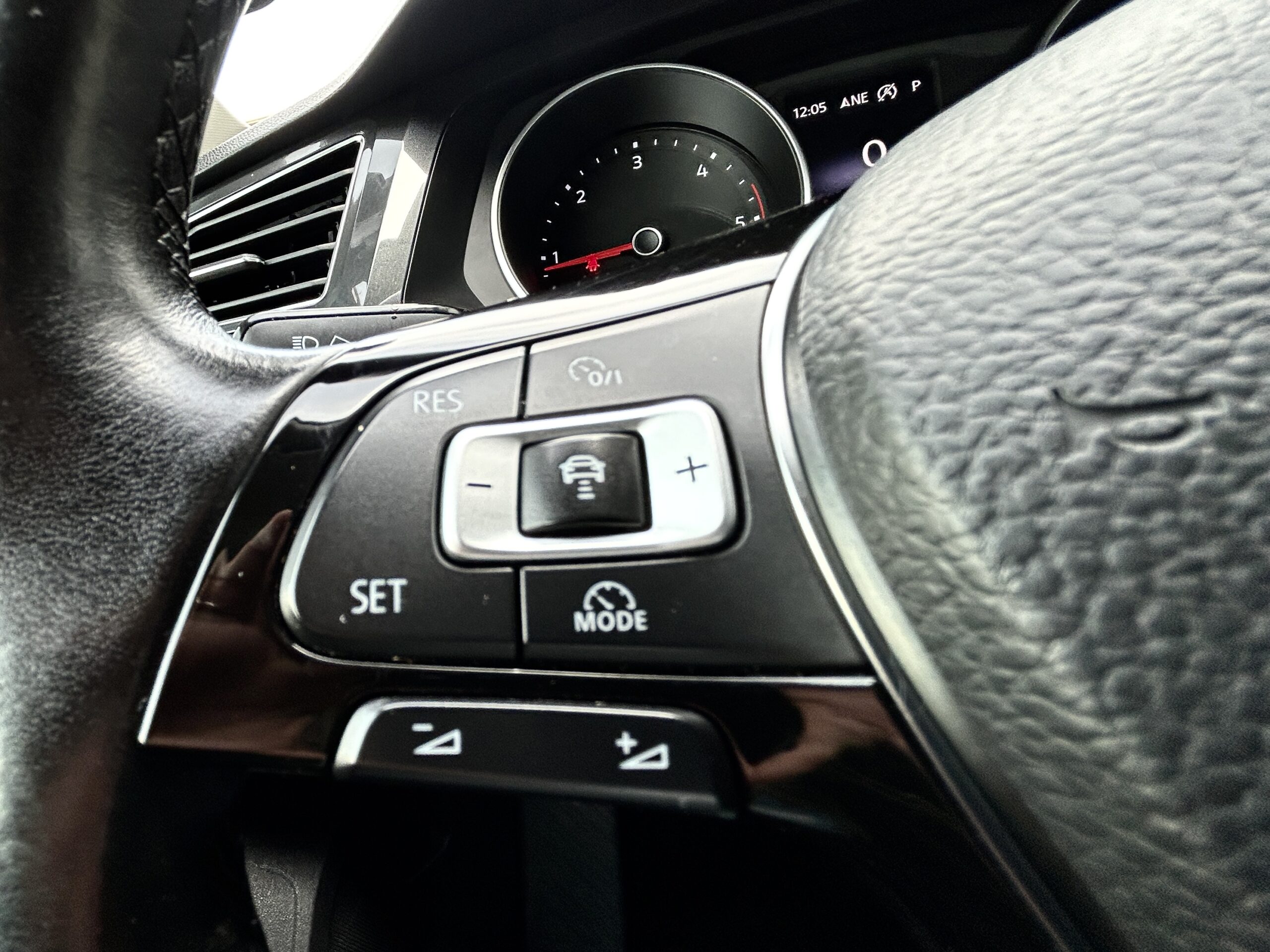 Volkswagen Tiguan TDI 150 DSG7 Confortline CarVentures photo 023