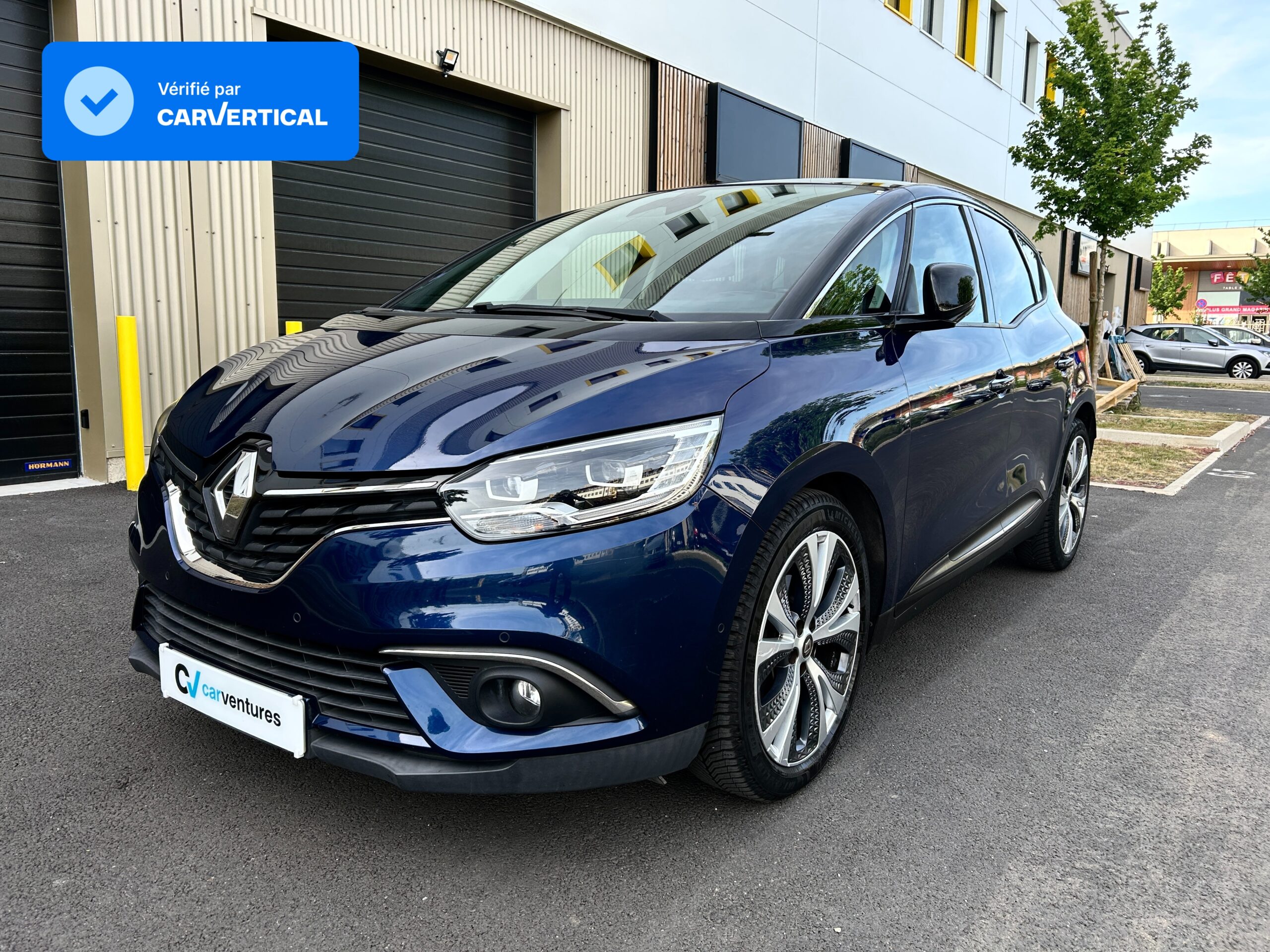 Renault Scenic 1.3 TCe 140 EDC Intens (2018) – Bleu Cosmos toit noir