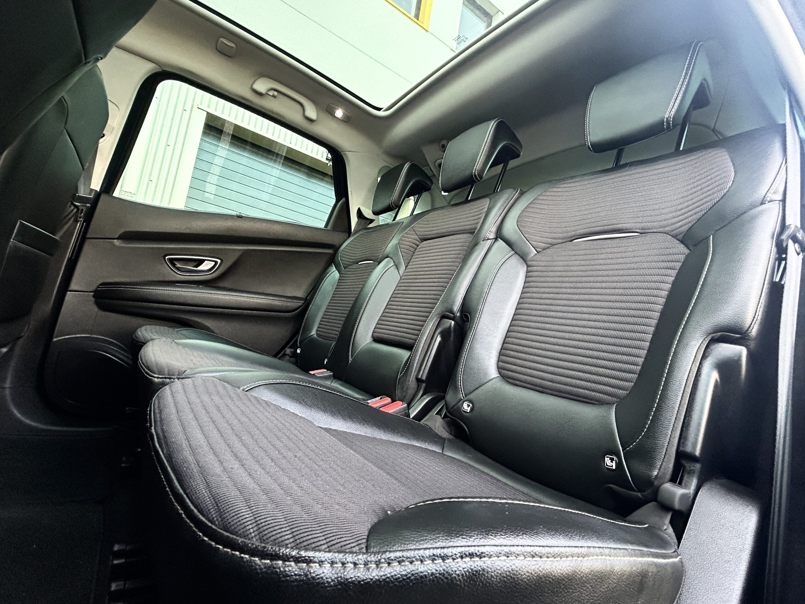 Renault Scenic TCe 140 EDC Intens CarVentures photo 016