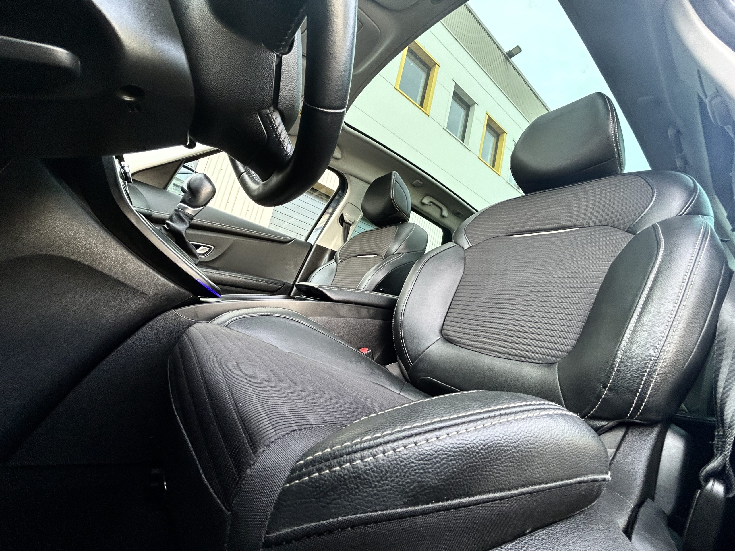 Renault Scenic TCe 140 EDC Intens CarVentures photo 020