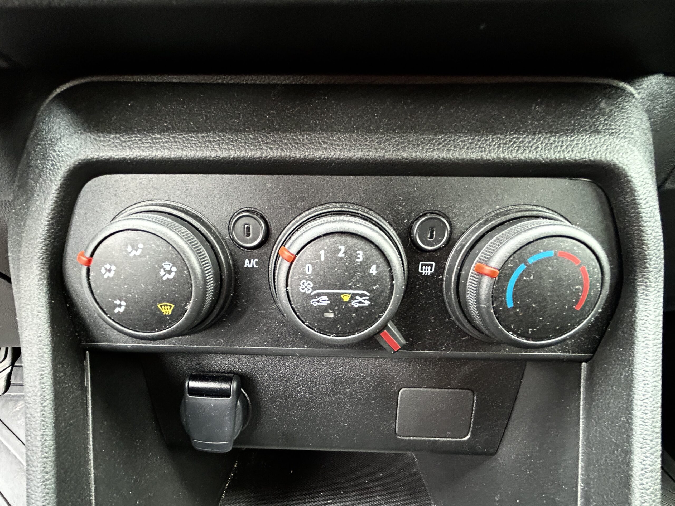 Dacia Sandero SCe 65 Expression CarVentures photo 025