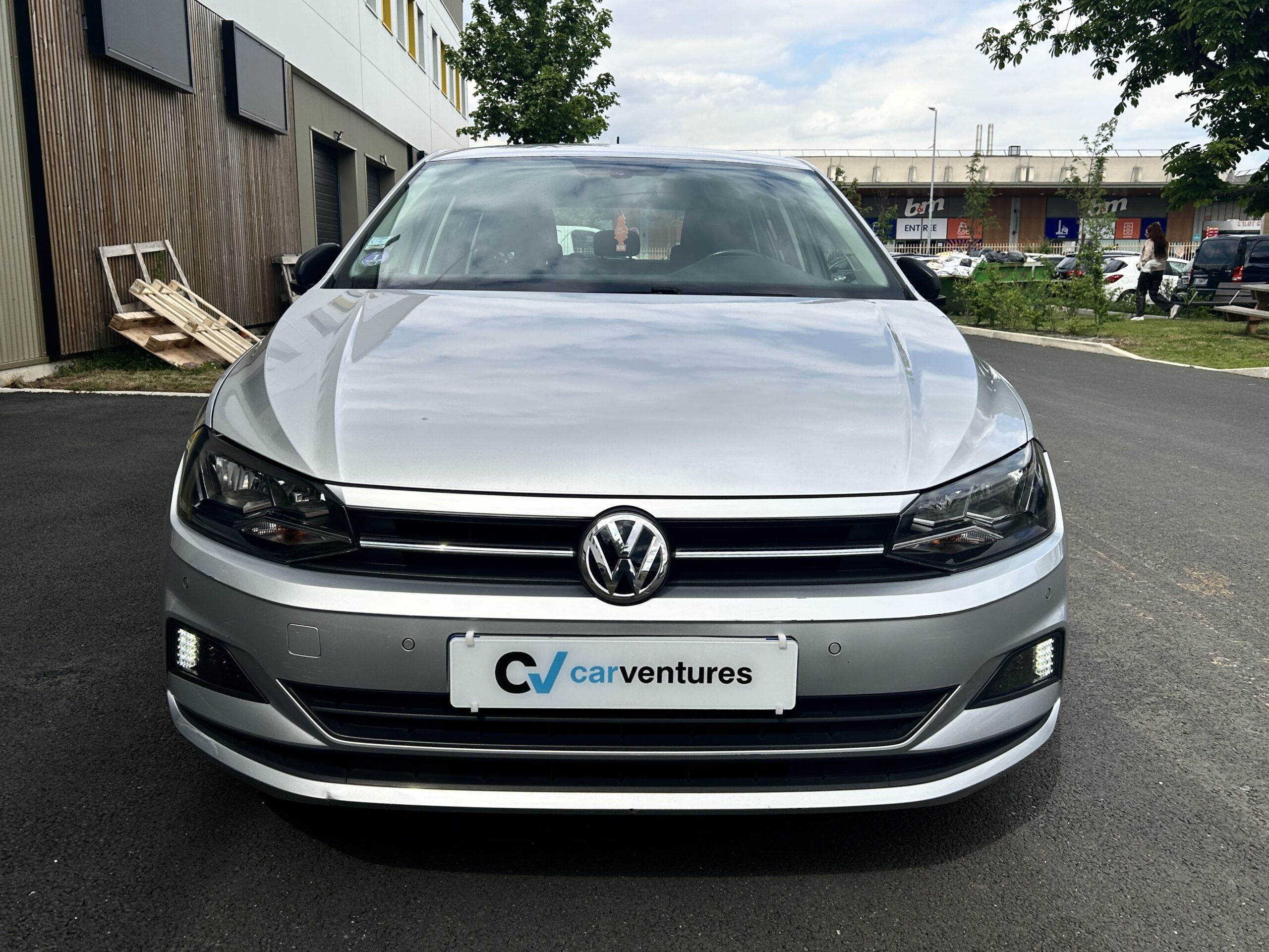 Volkswagen Polo VI Confortline CarVentures photo 002