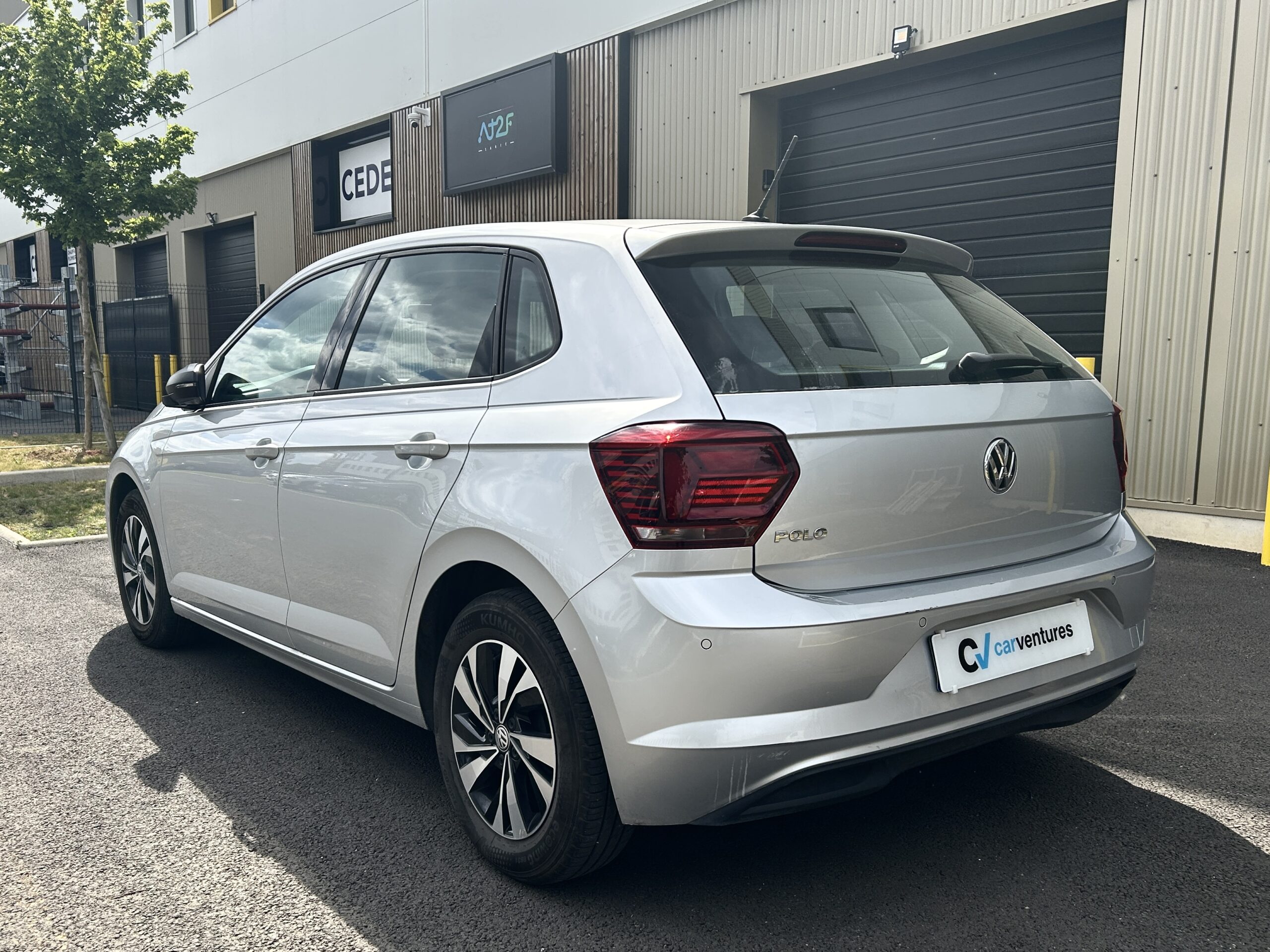 Volkswagen Polo VI Confortline CarVentures photo 005