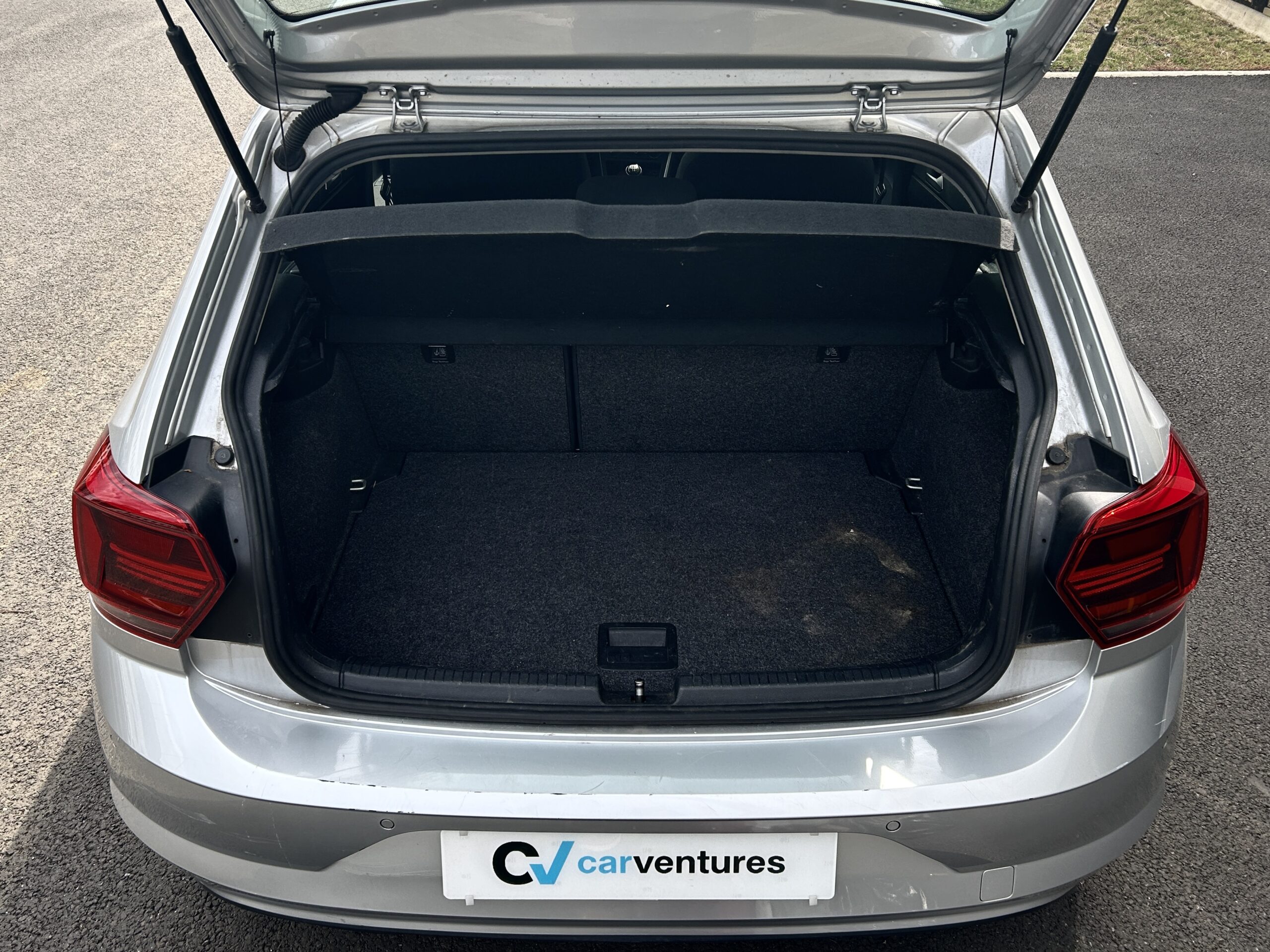 Volkswagen Polo VI Confortline CarVentures photo 007