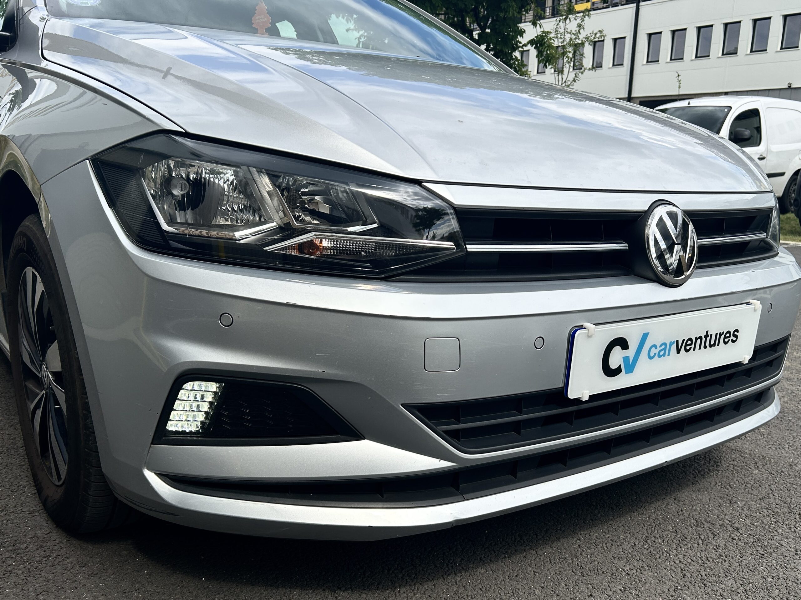 Volkswagen Polo VI Confortline CarVentures photo 008