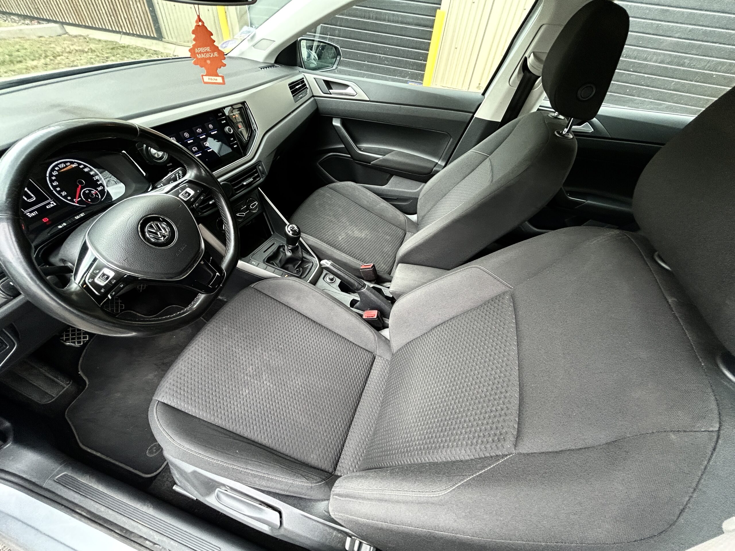 Volkswagen Polo VI Confortline CarVentures photo 018