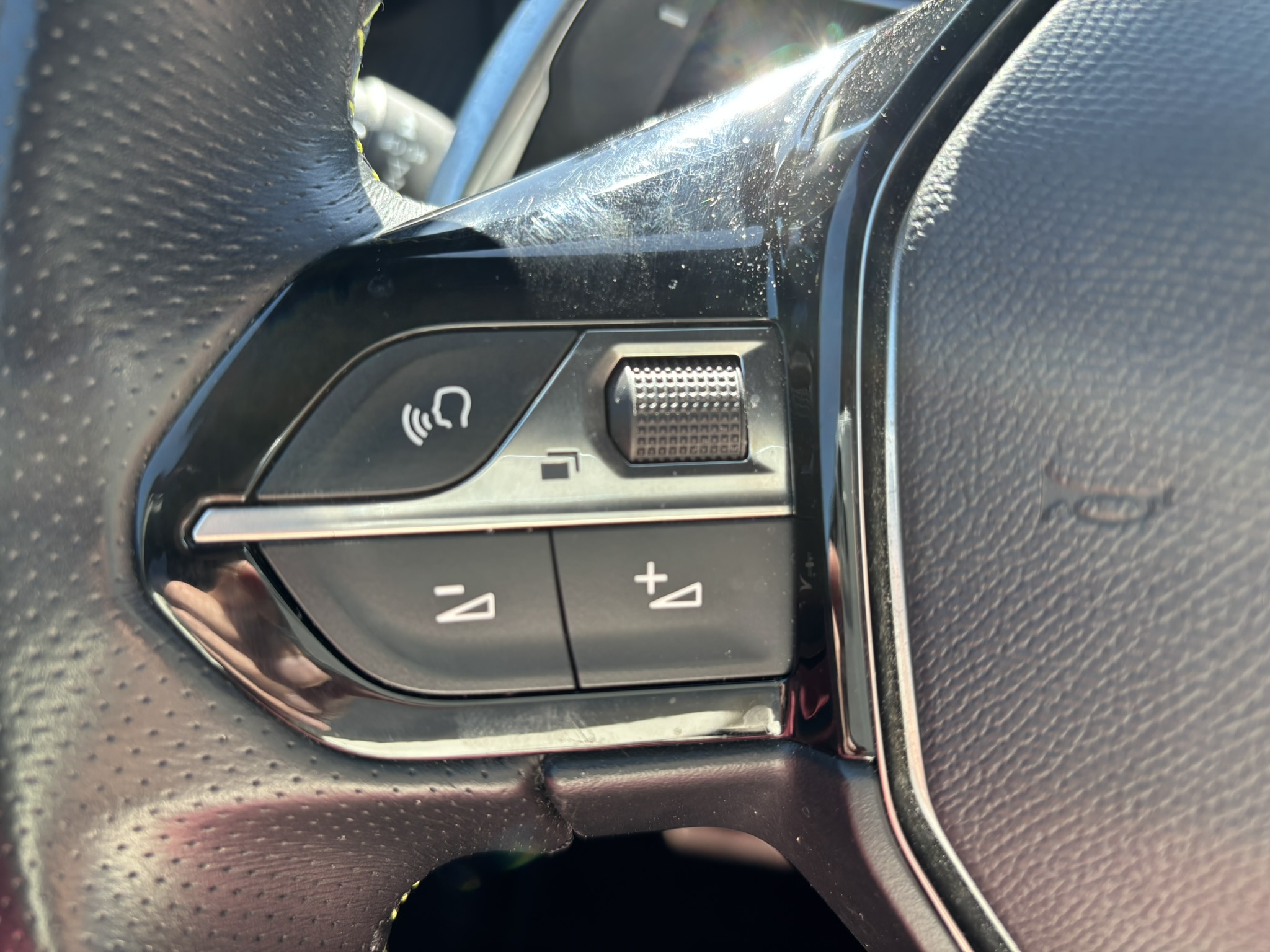 Peugeot 2008 GT EAT8 CarVentures photo 018