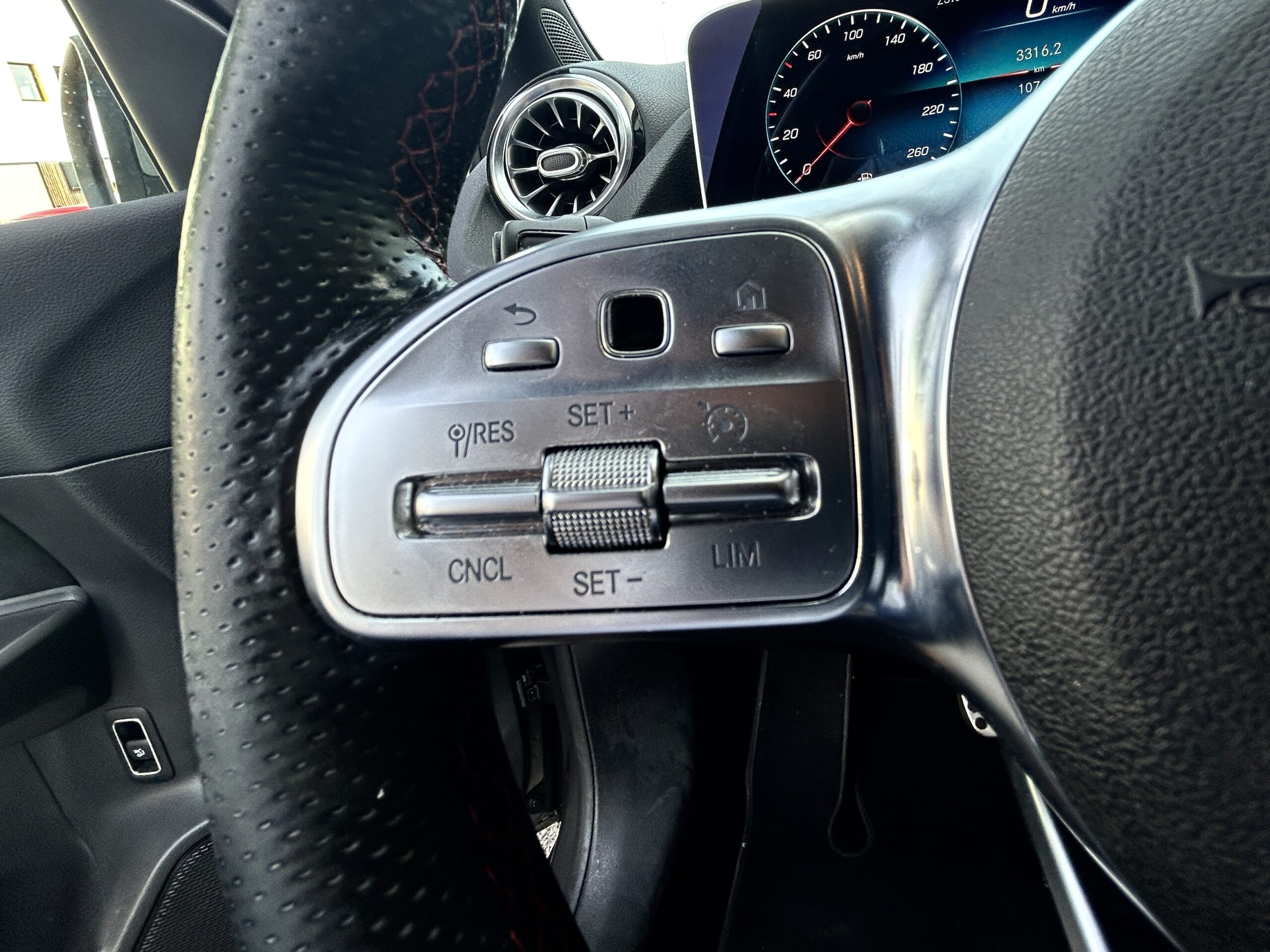 Mercedes Classe B 180d AMG Line CarVentures photo 025