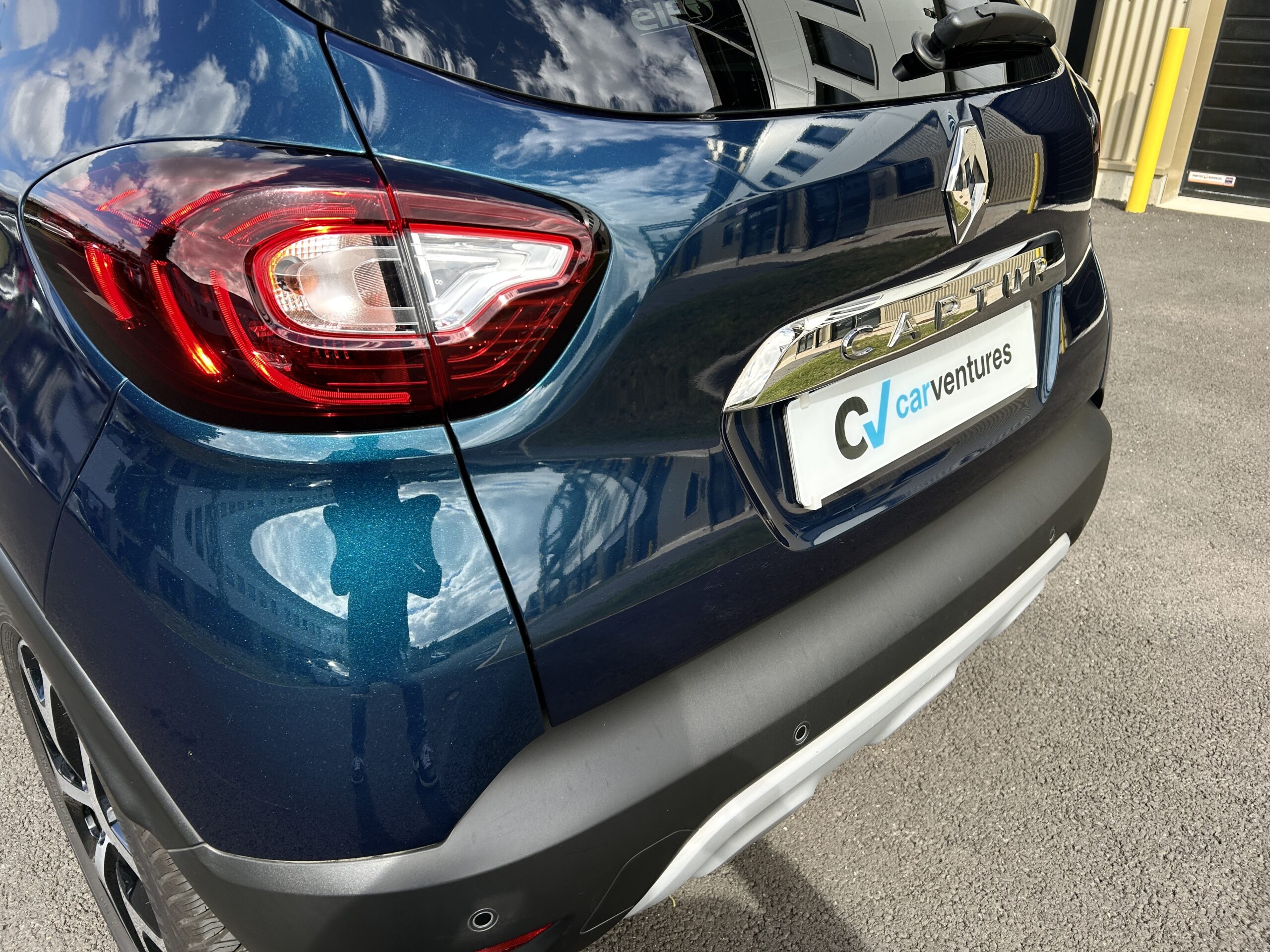 Renault Captur II dCi 90 Intens CarVentures photo 009
