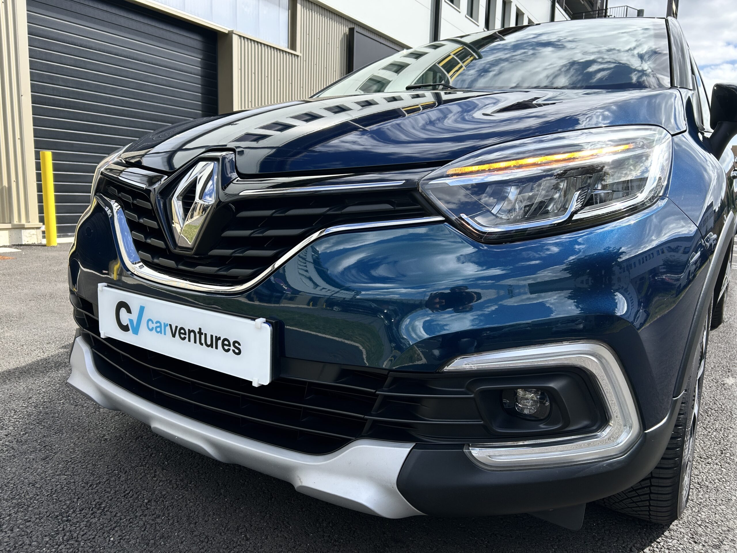 Renault Captur II dCi 90 Intens CarVentures photo 010