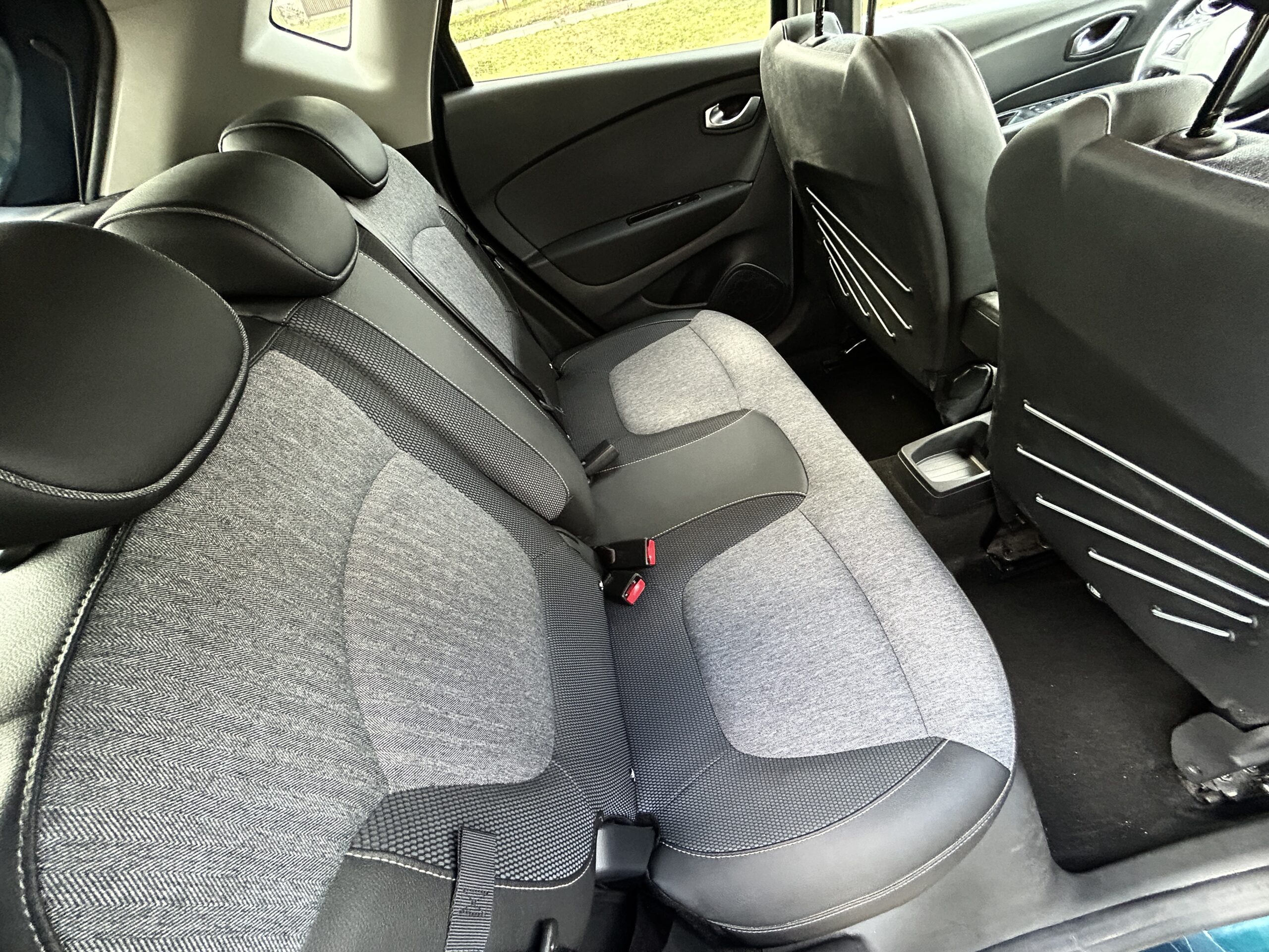 Renault Captur II dCi 90 Intens CarVentures photo 015