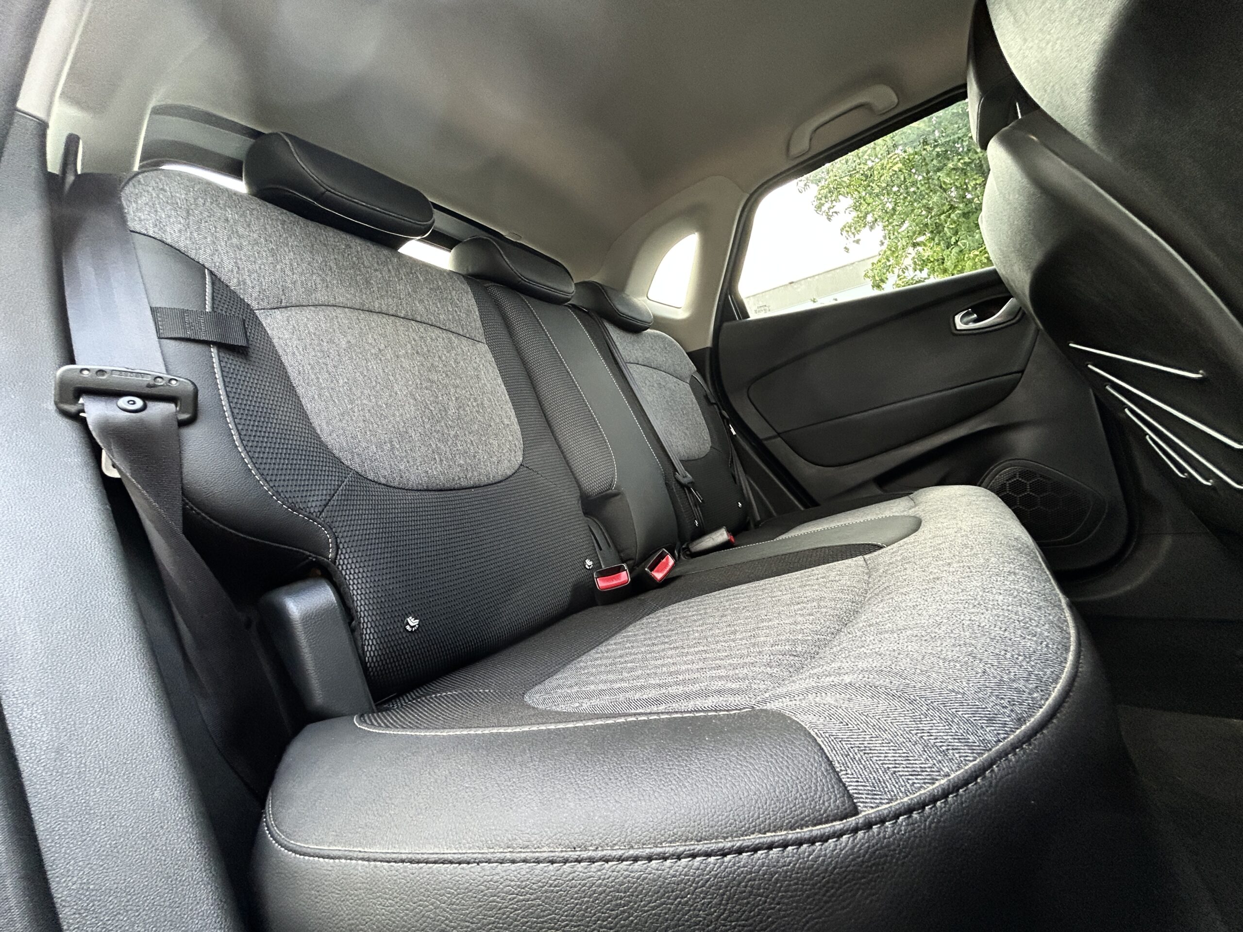 Renault Captur II dCi 90 Intens CarVentures photo 016