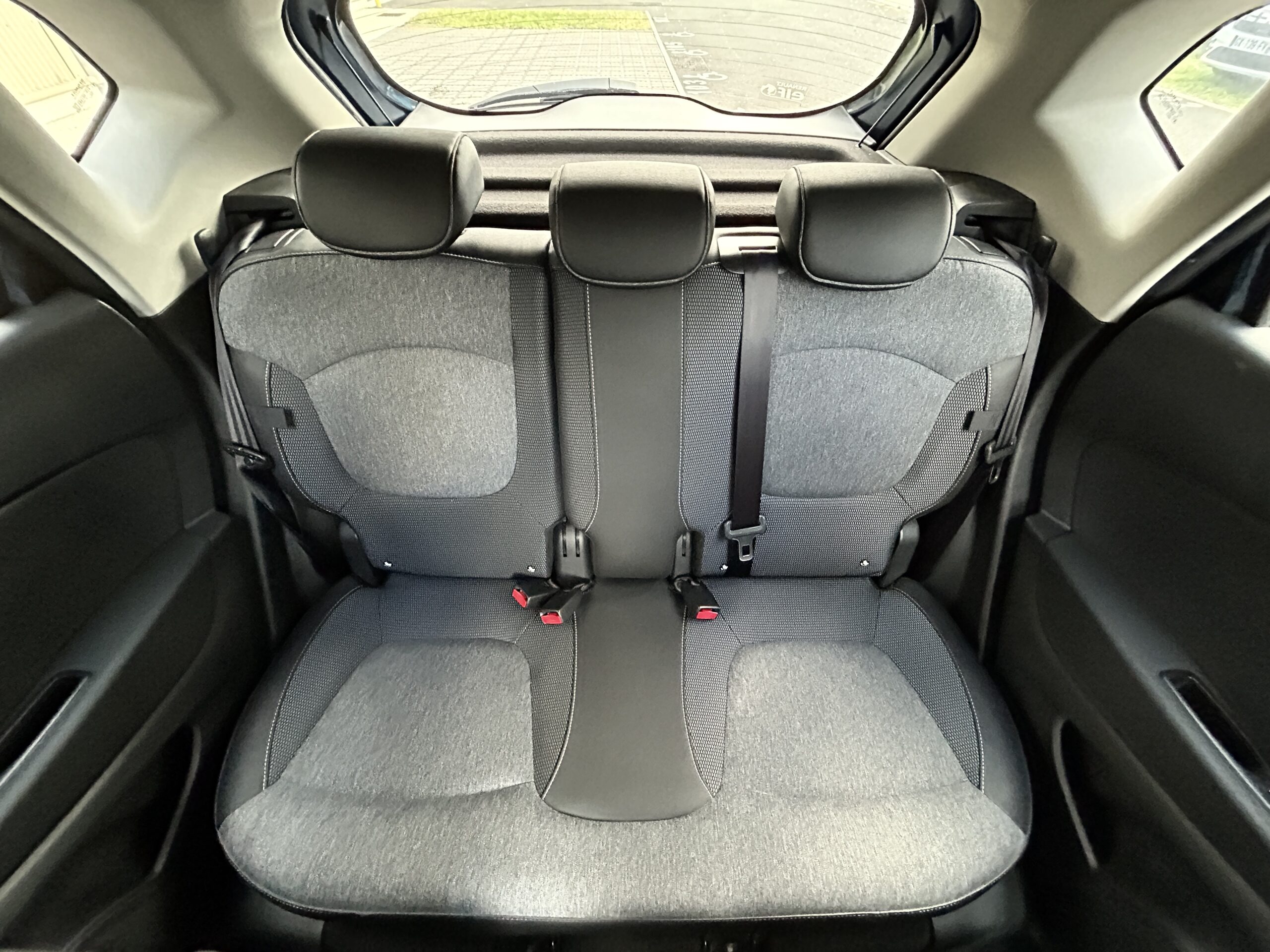 Renault Captur II dCi 90 Intens CarVentures photo 017