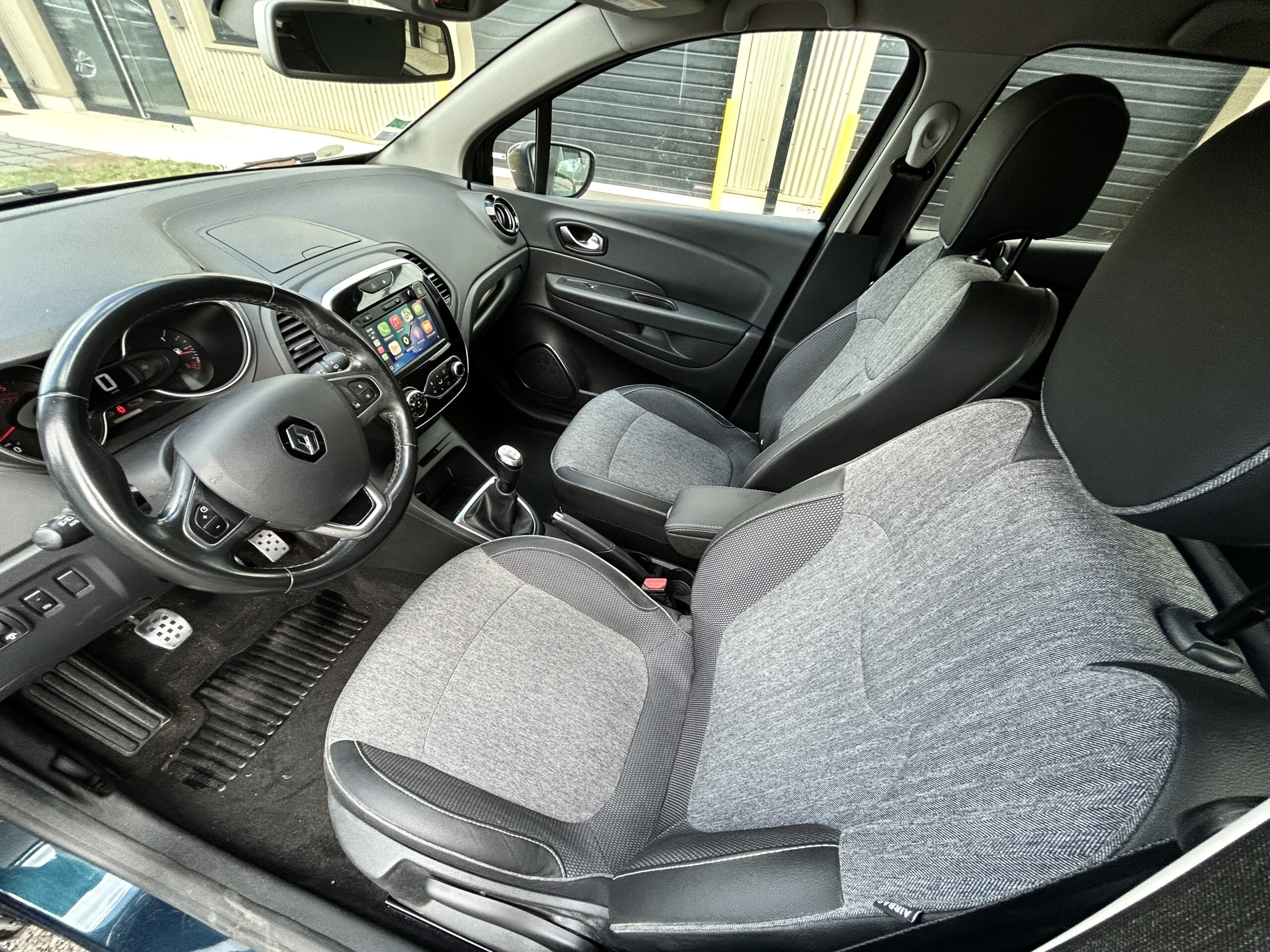 Renault Captur II dCi 90 Intens CarVentures photo 019