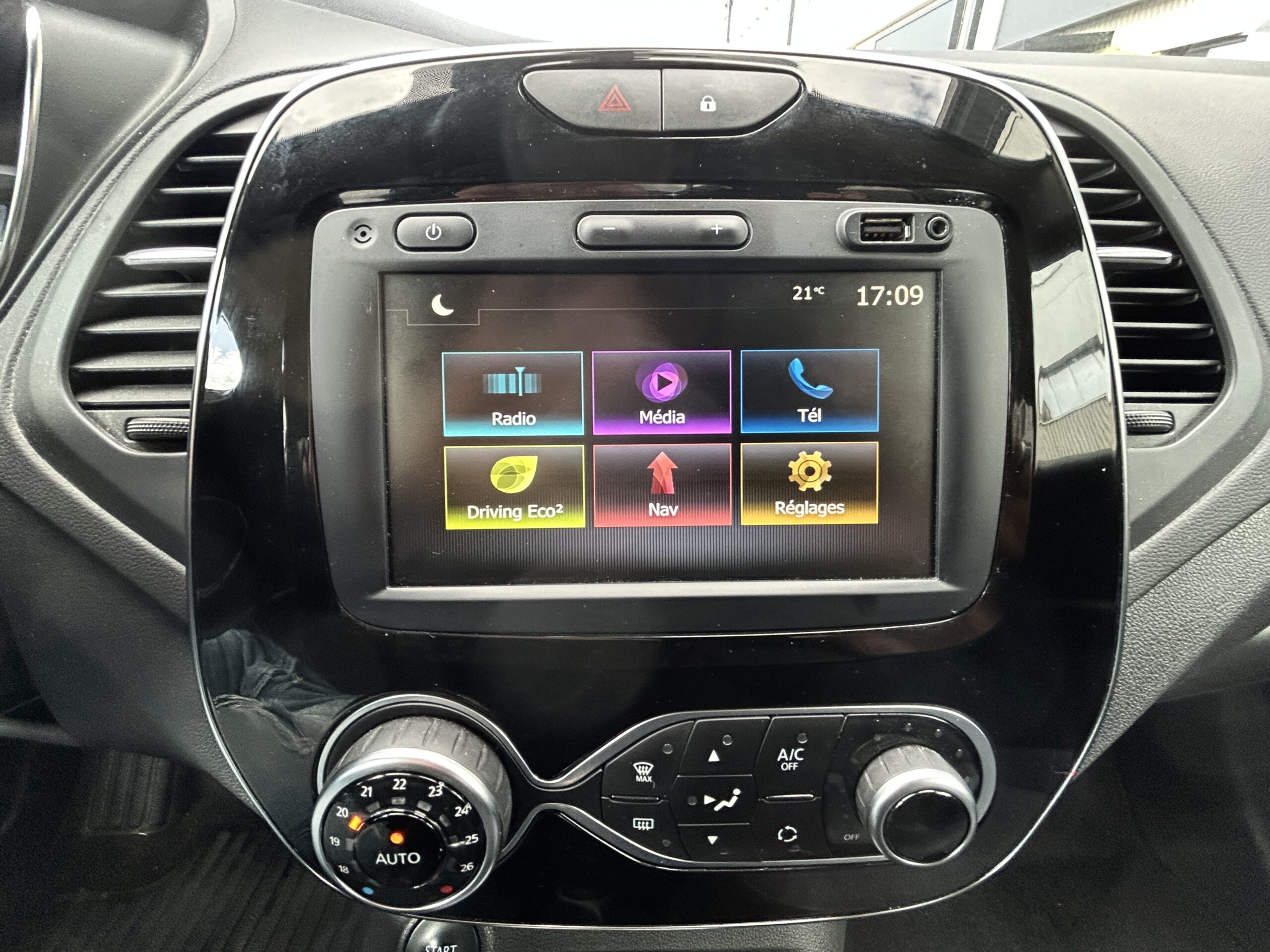 Renault Captur II dCi 90 Intens CarVentures photo 025