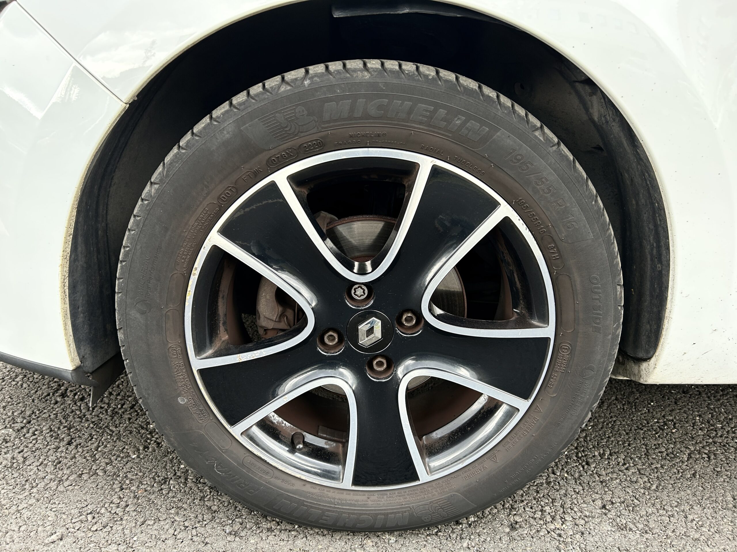 Renault Clio IV dCi 90 Business CarVentures photo 010