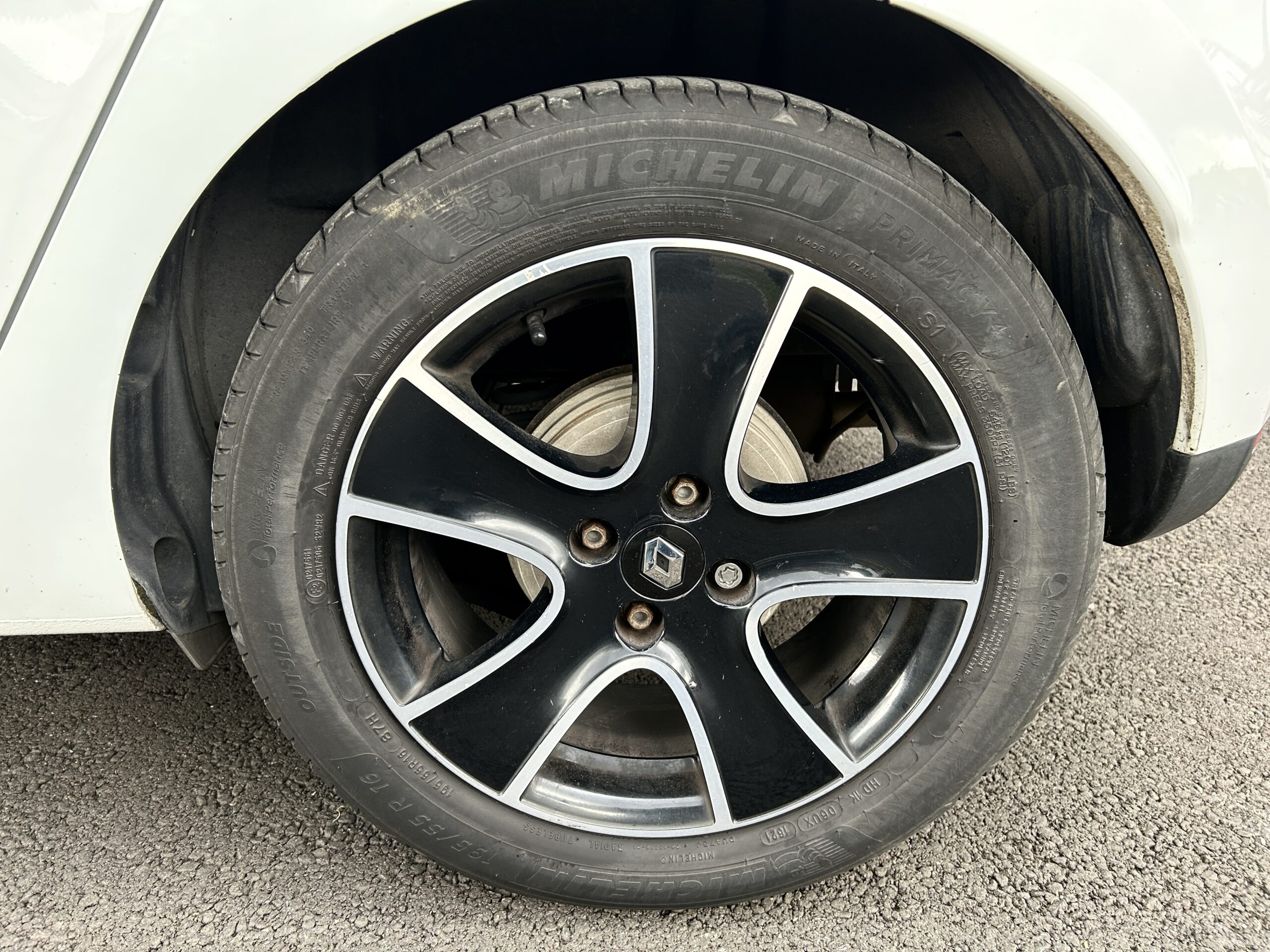 Renault Clio IV dCi 90 Business CarVentures photo 011