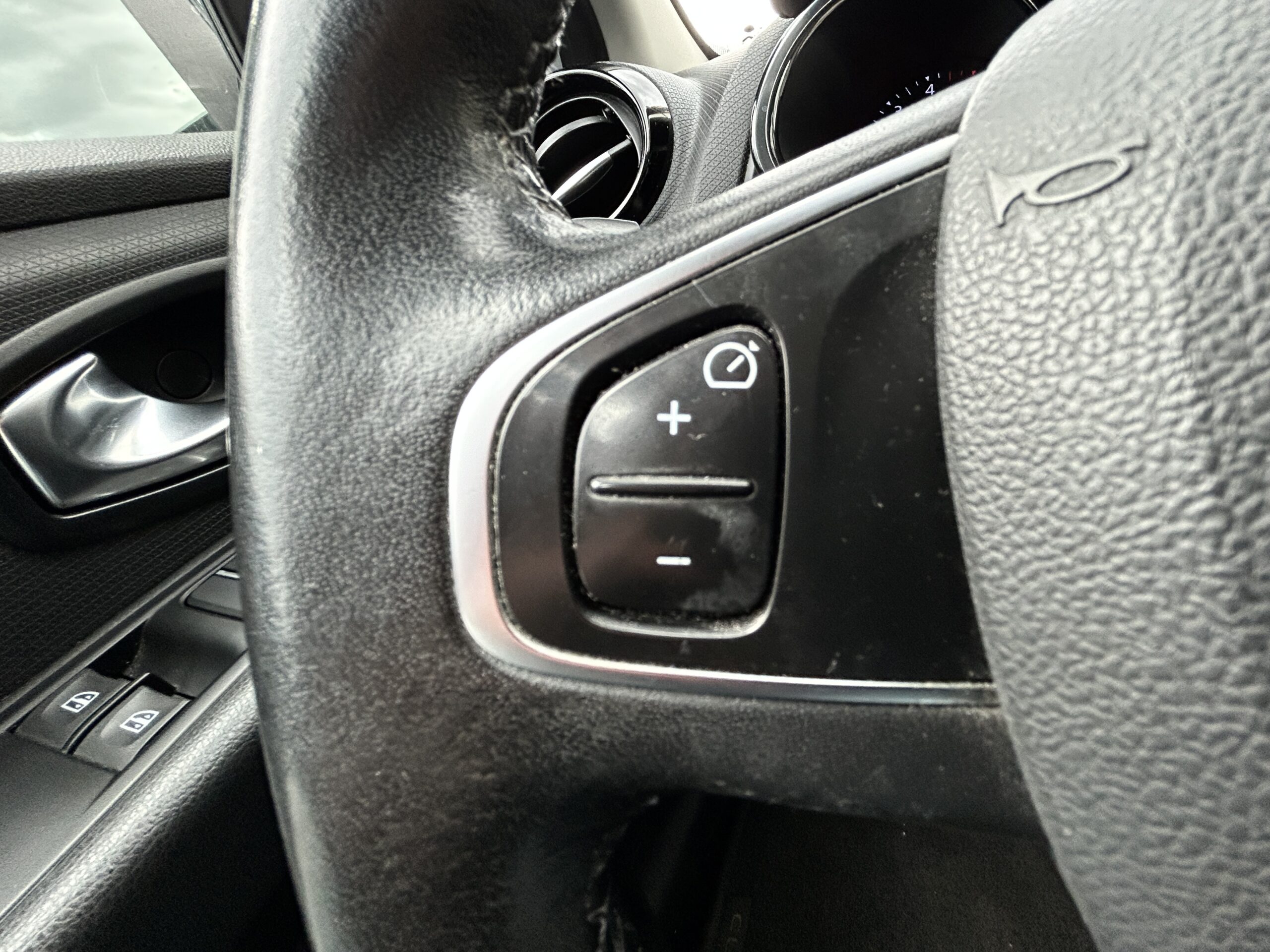 Renault Clio IV dCi 90 Business CarVentures photo 023