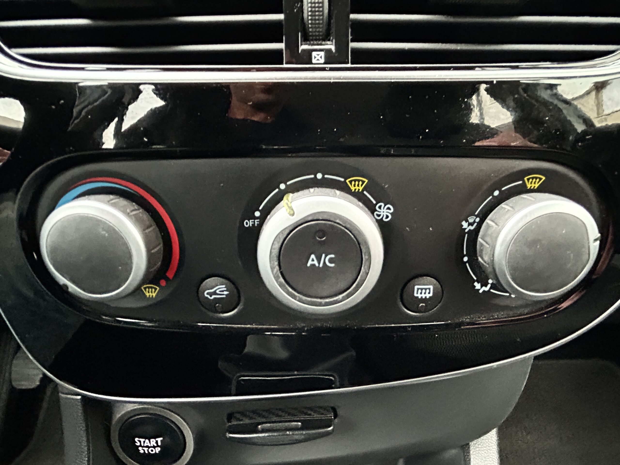 Renault Clio IV dCi 90 Business CarVentures photo 025