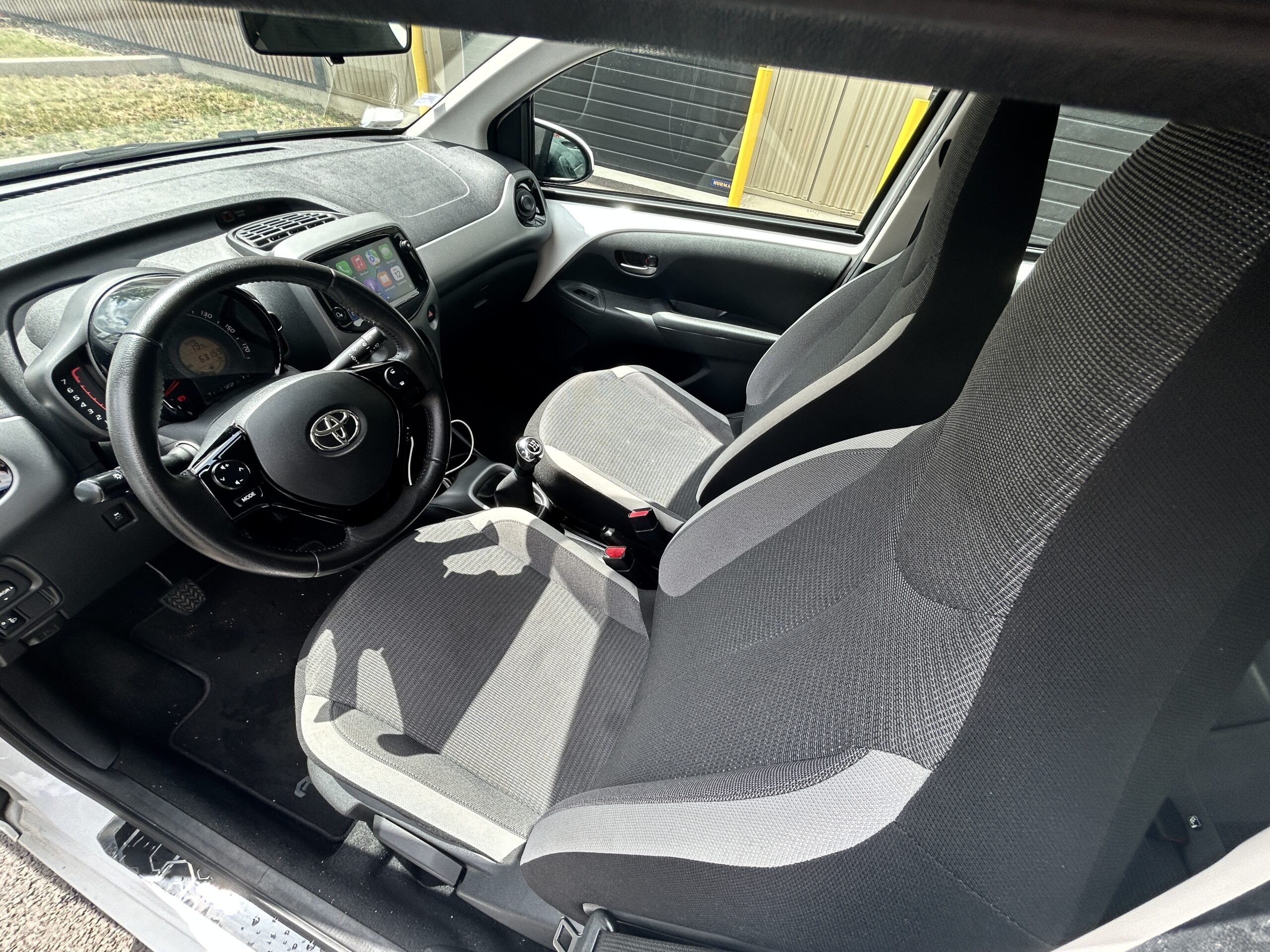 Toyota Aygo x-play CarVentures photo 015