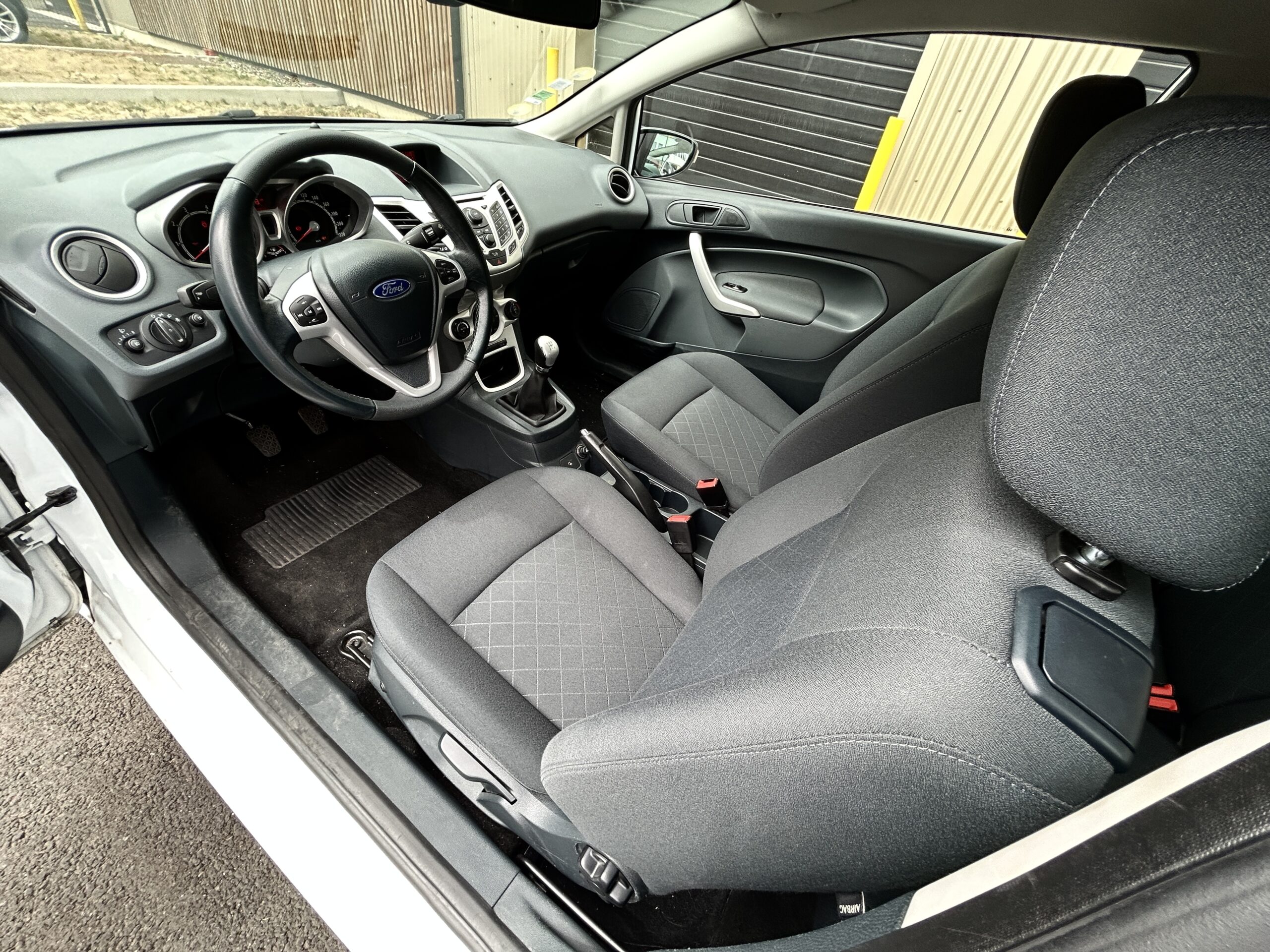 Ford Fiesta 1.4 Ghia CarVentures photo 020