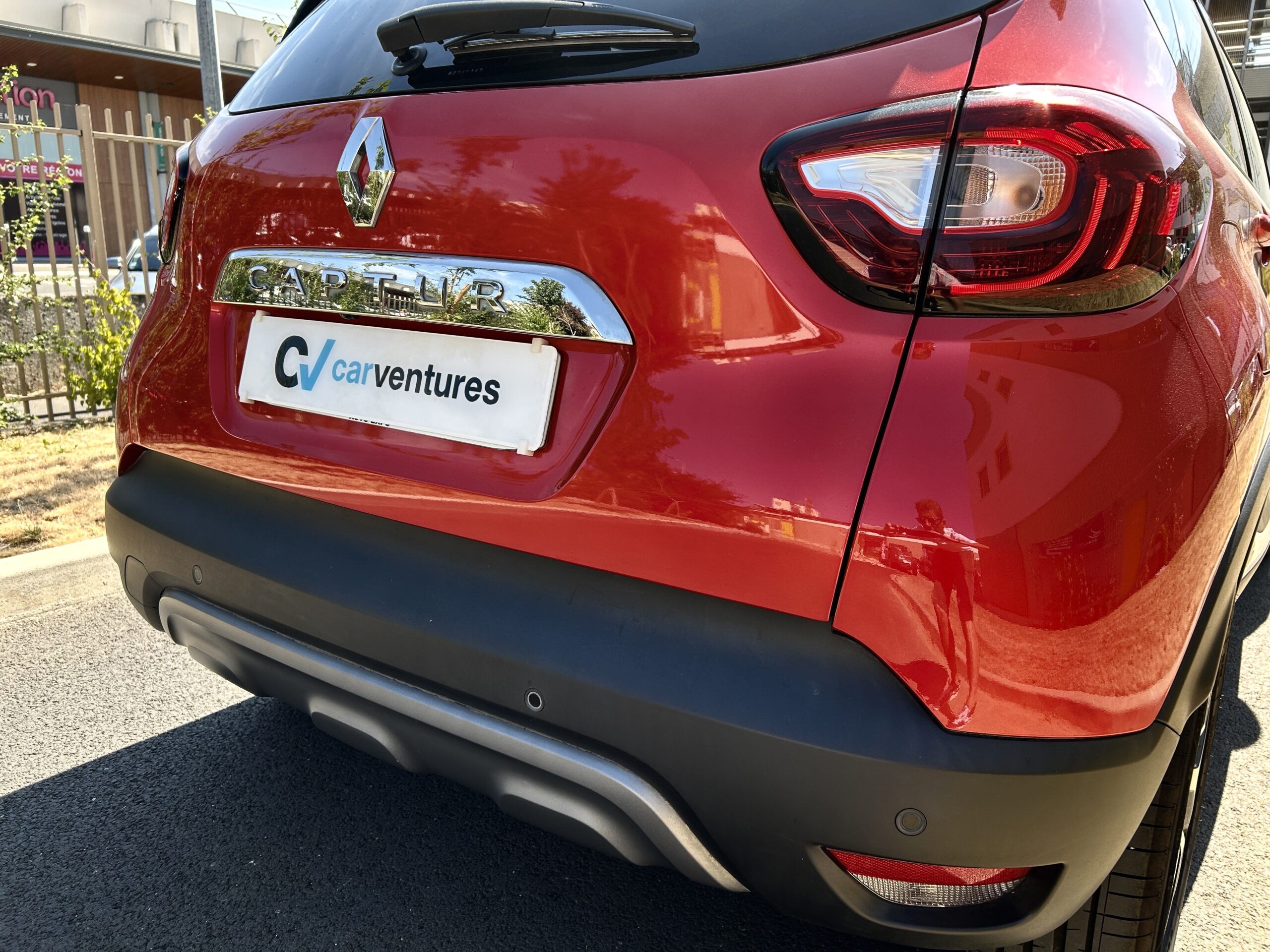 Renault Captur TCe 130 Red Edition CarVentures photo 010