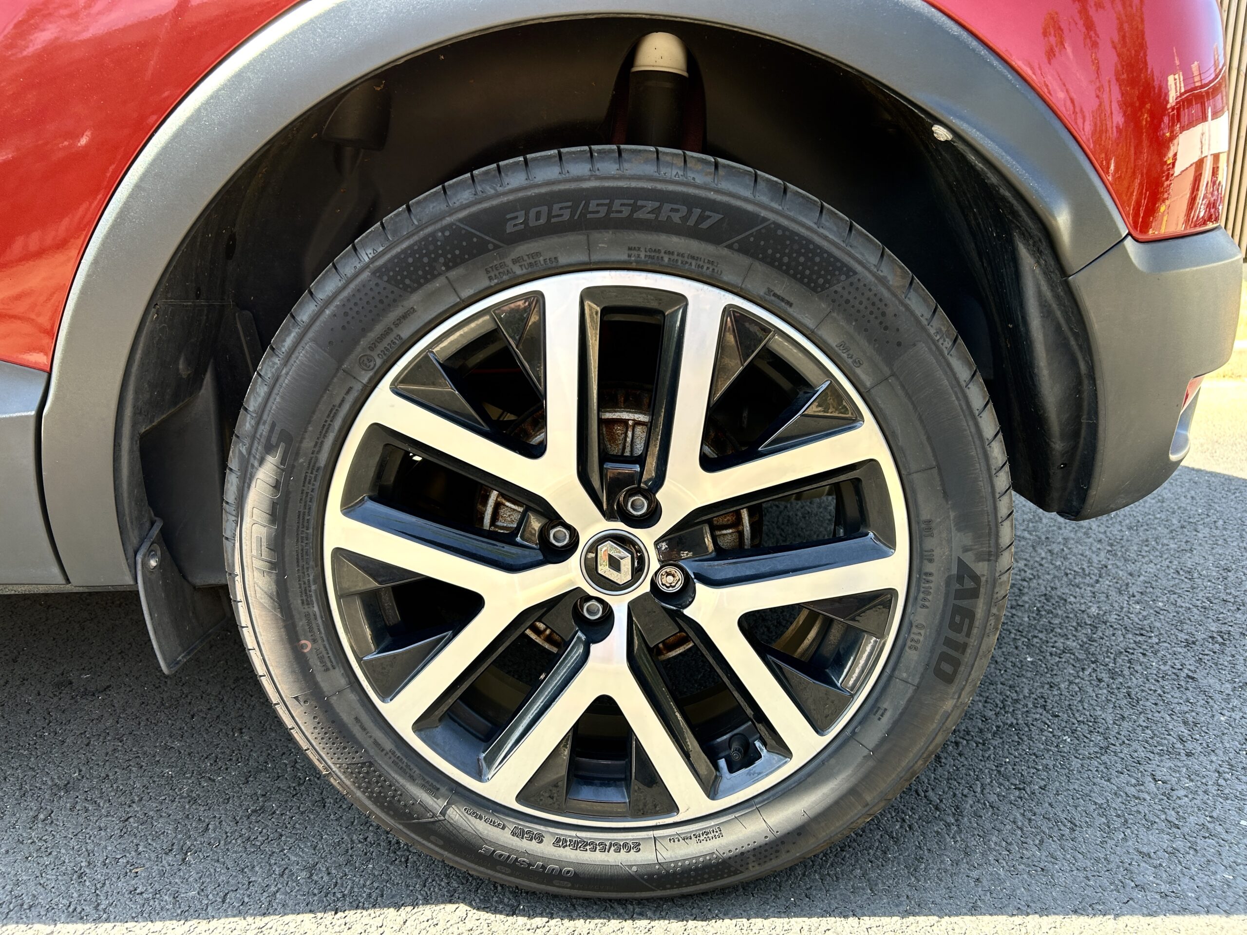 Renault Captur TCe 130 Red Edition CarVentures photo 012