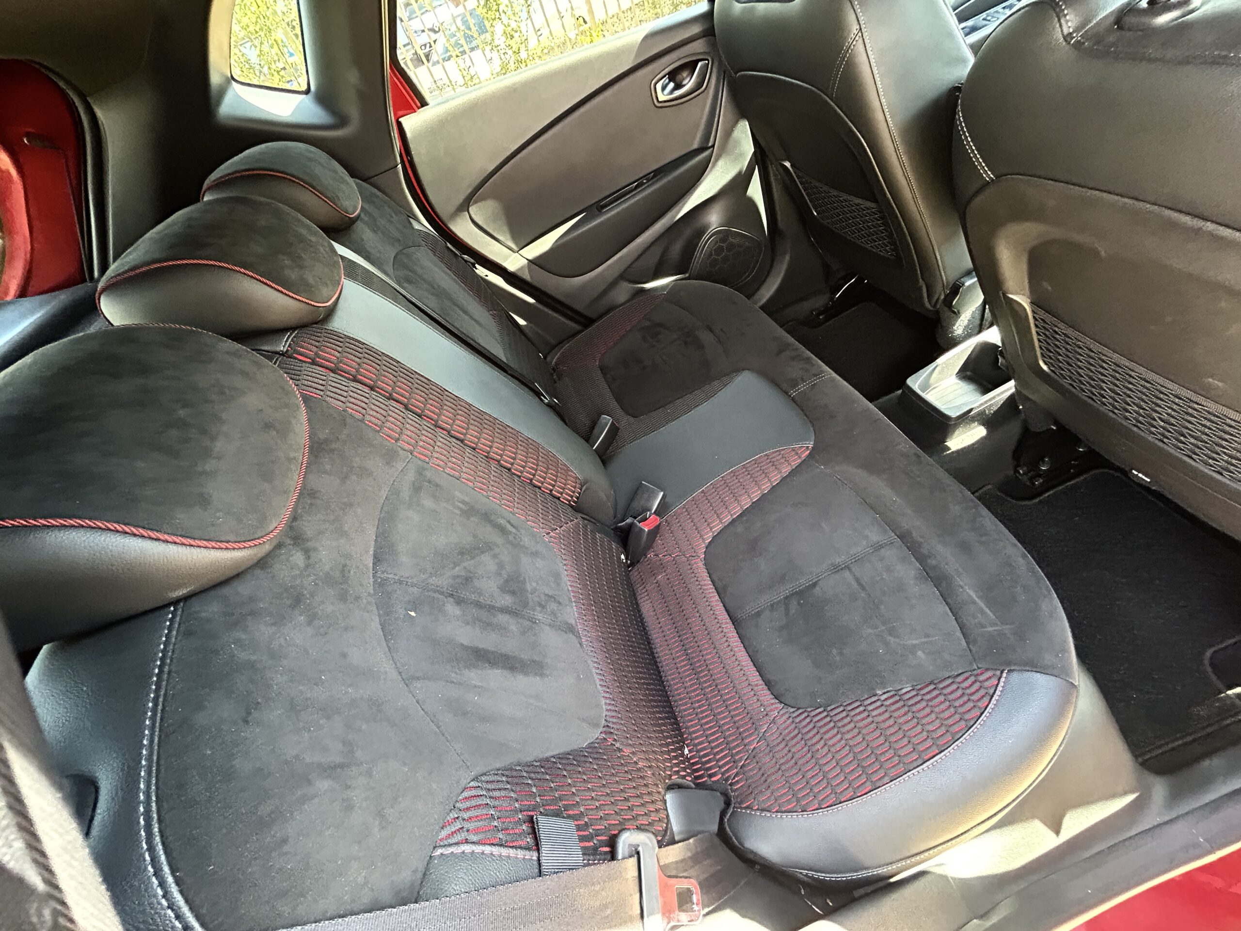 Renault Captur TCe 130 Red Edition CarVentures photo 015
