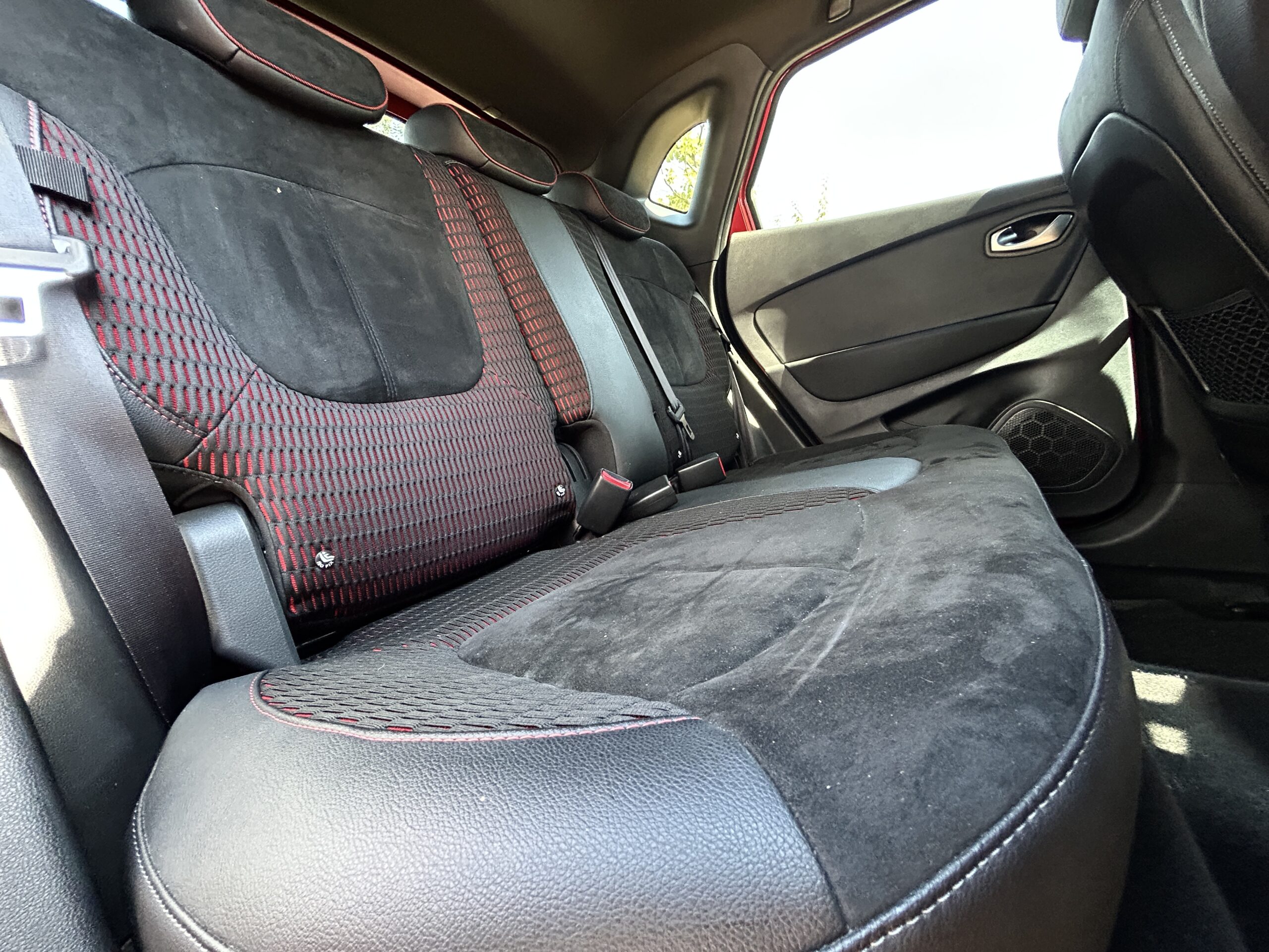 Renault Captur TCe 130 Red Edition CarVentures photo 016