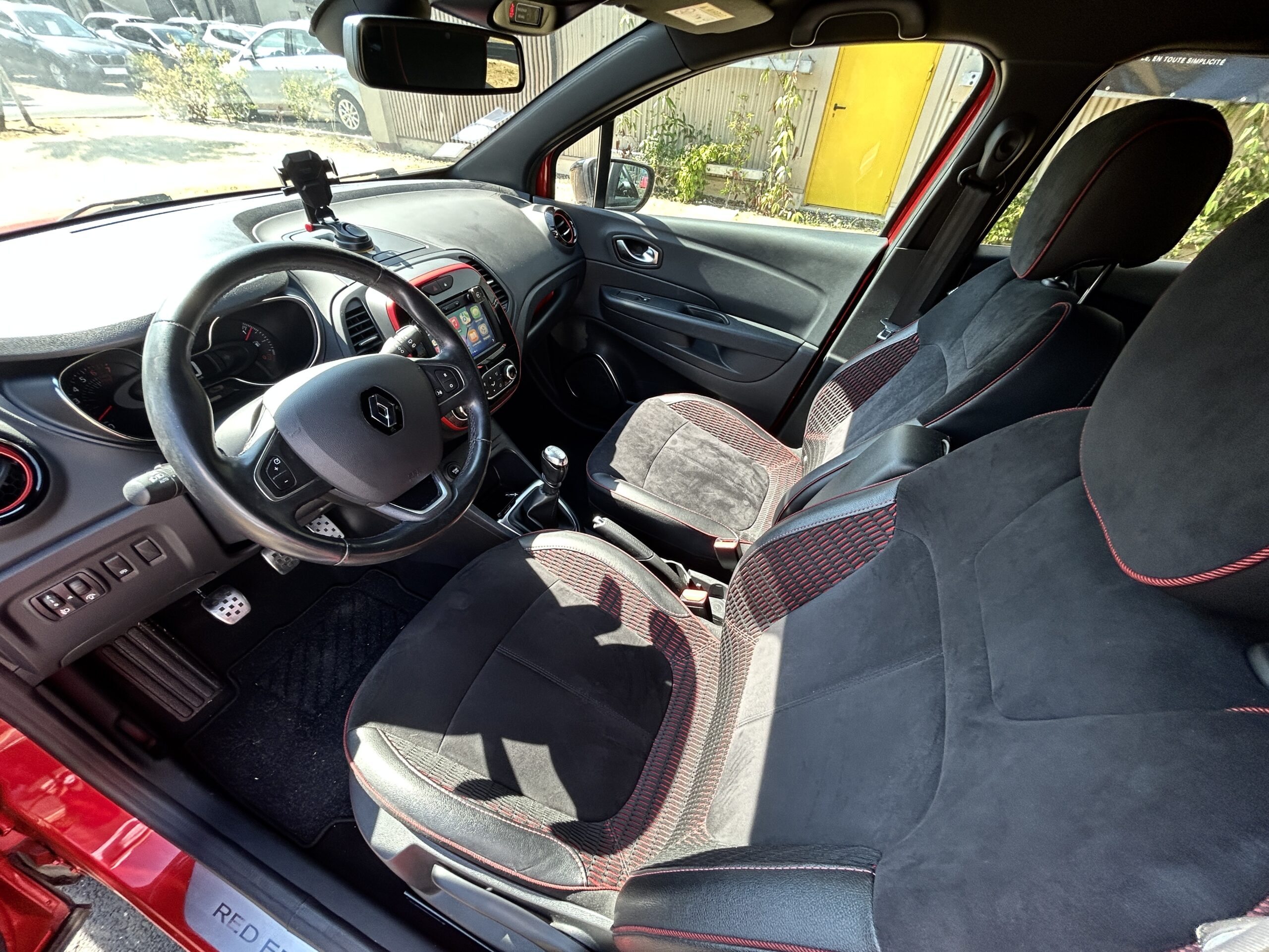 Renault Captur TCe 130 Red Edition CarVentures photo 017