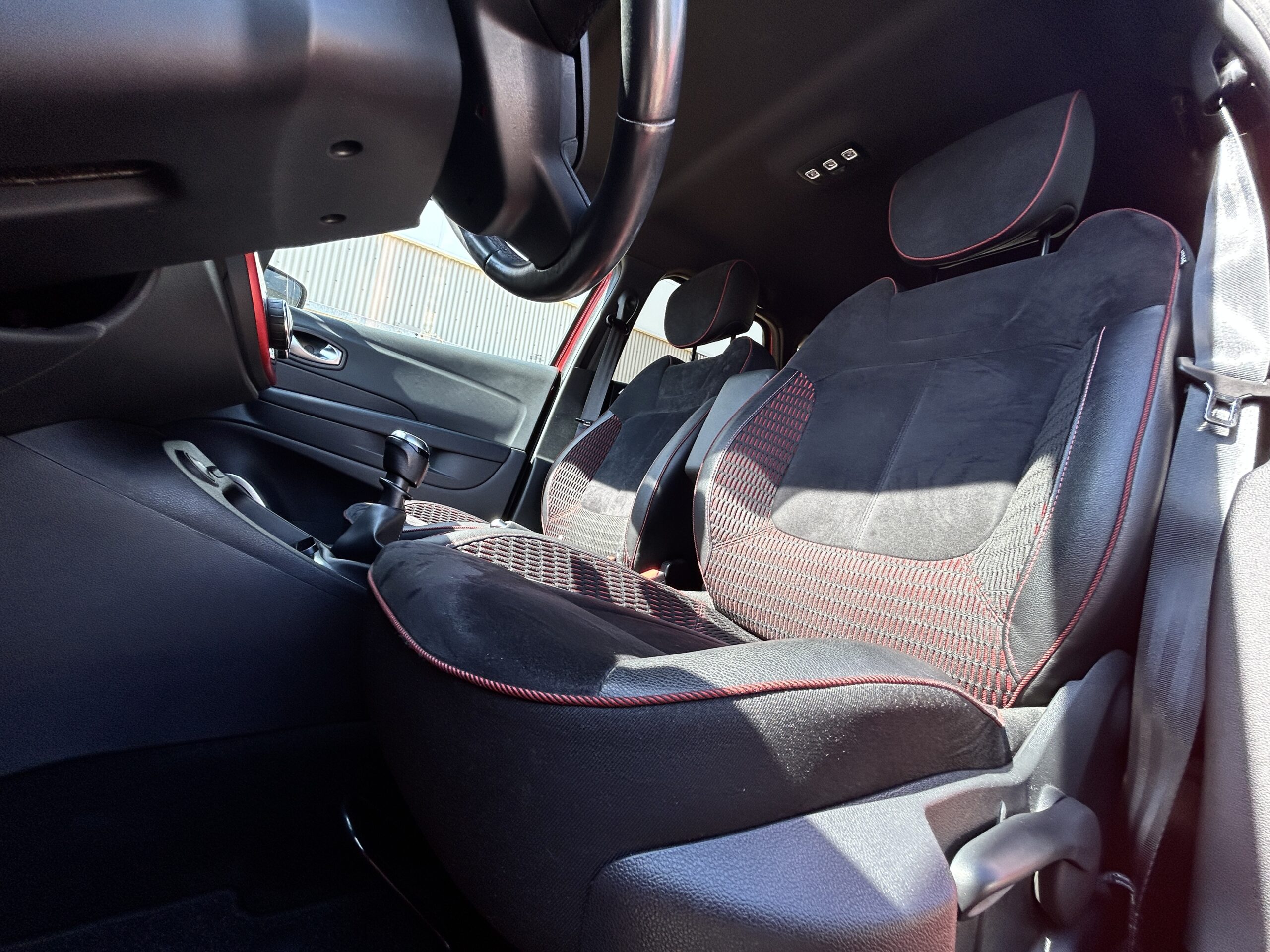 Renault Captur TCe 130 Red Edition CarVentures photo 018