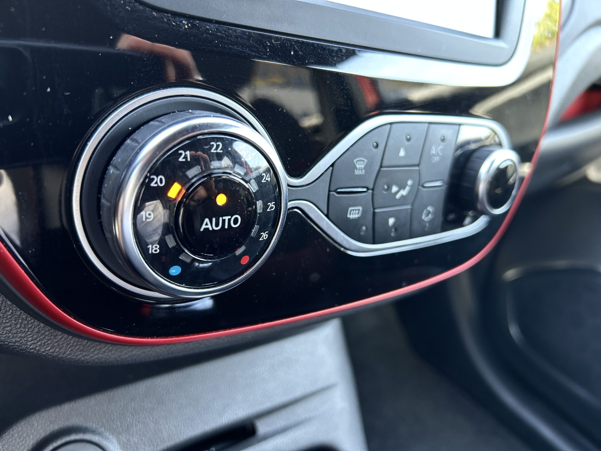 Renault Captur TCe 130 Red Edition CarVentures photo 025
