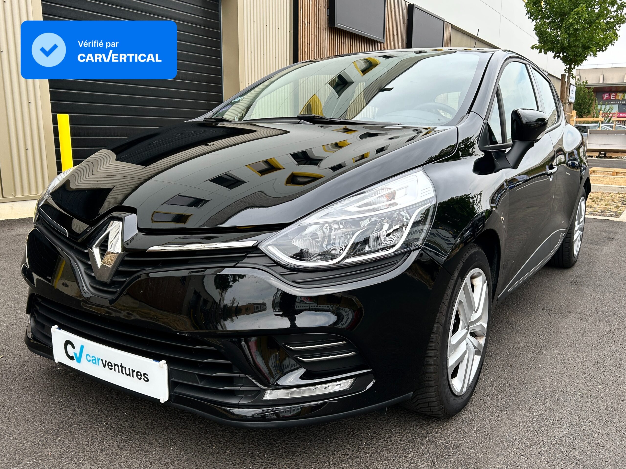 Renault Clio IV 0.9 TCe 90 Zen (2017) - Noir Étoilé