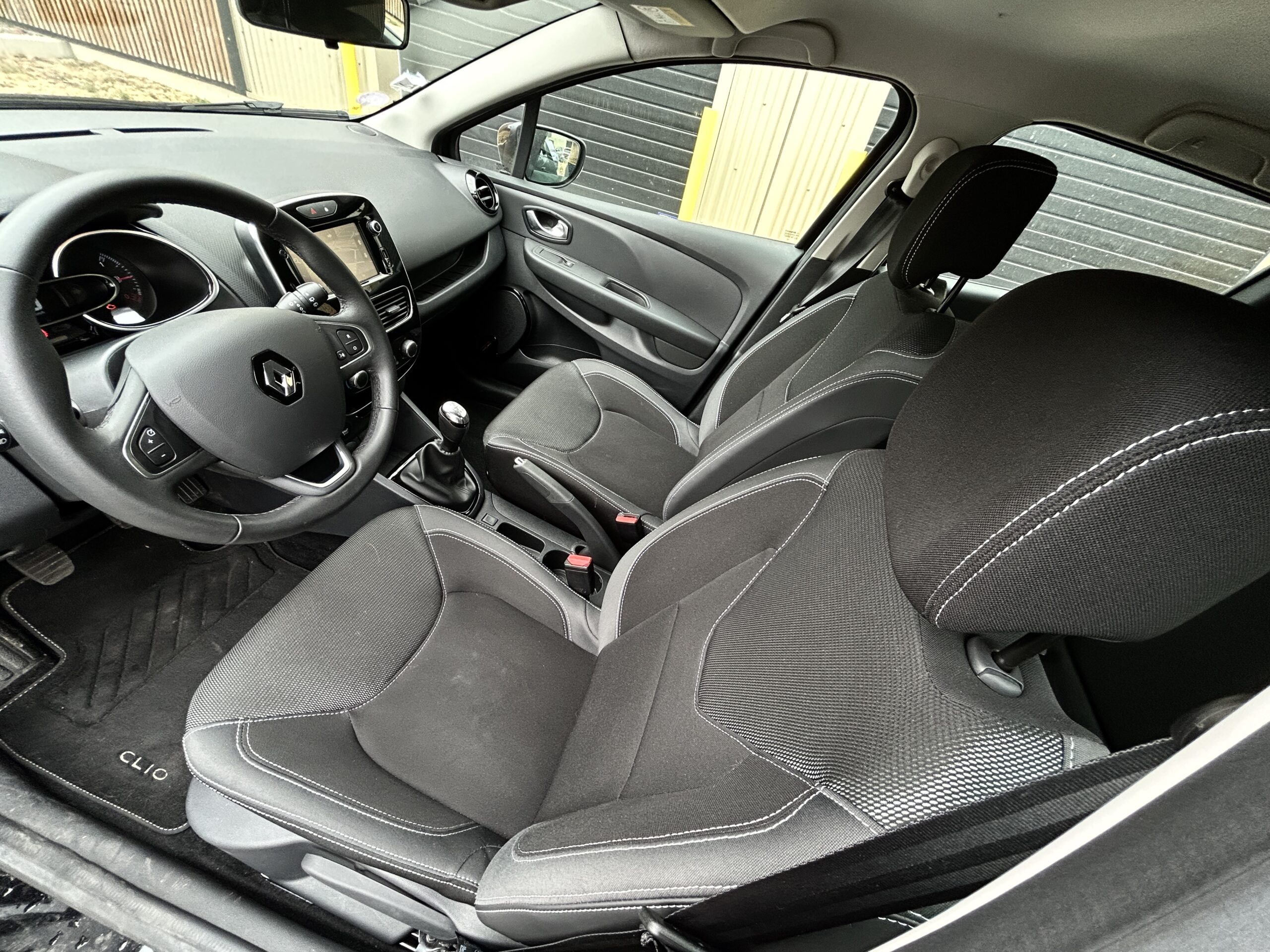 Renault Clio IV TCe 90 Zen CarVentures photo 019