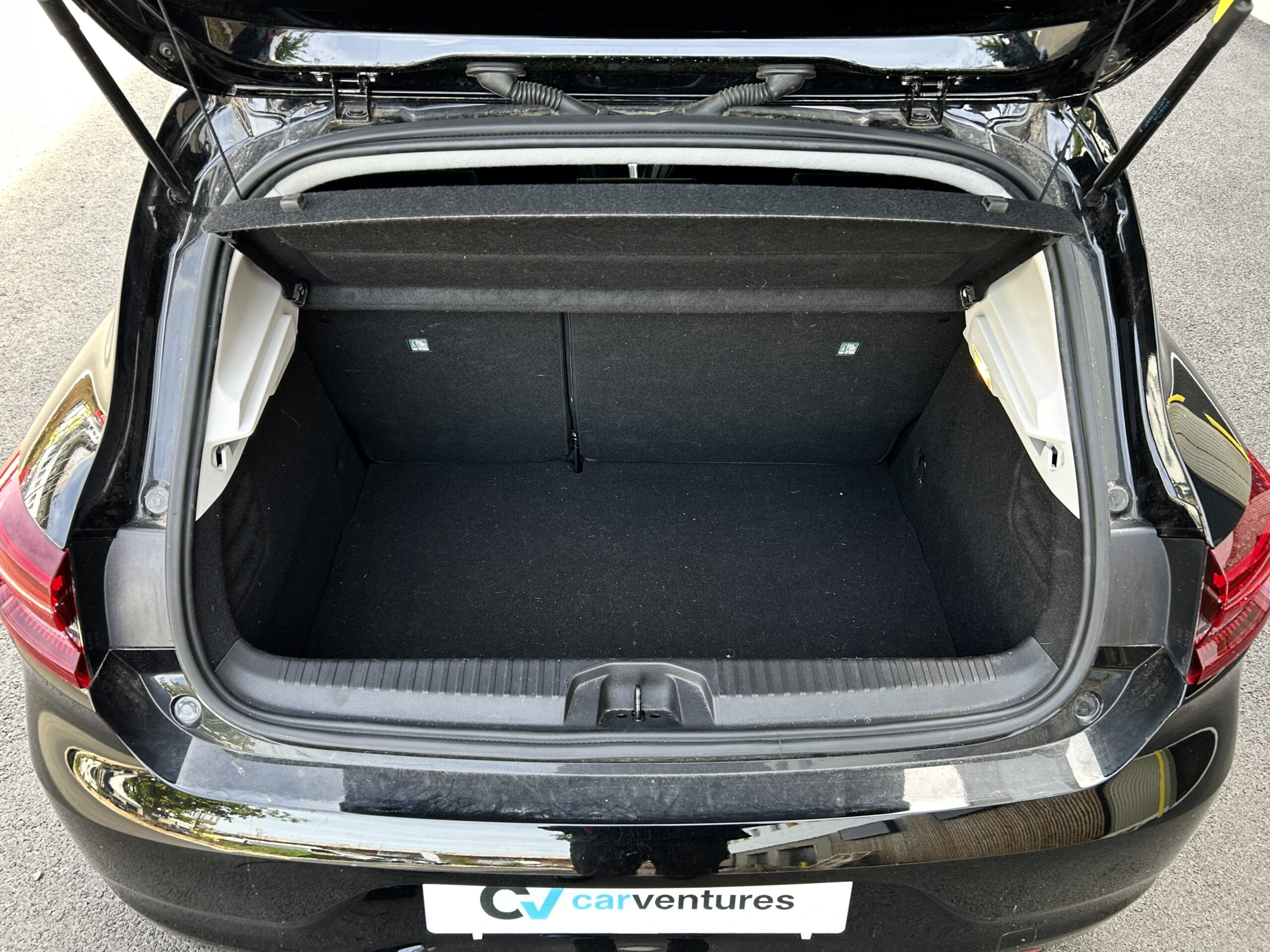 Renault Clio V E-Tech 140 Business CarVentures photo 008