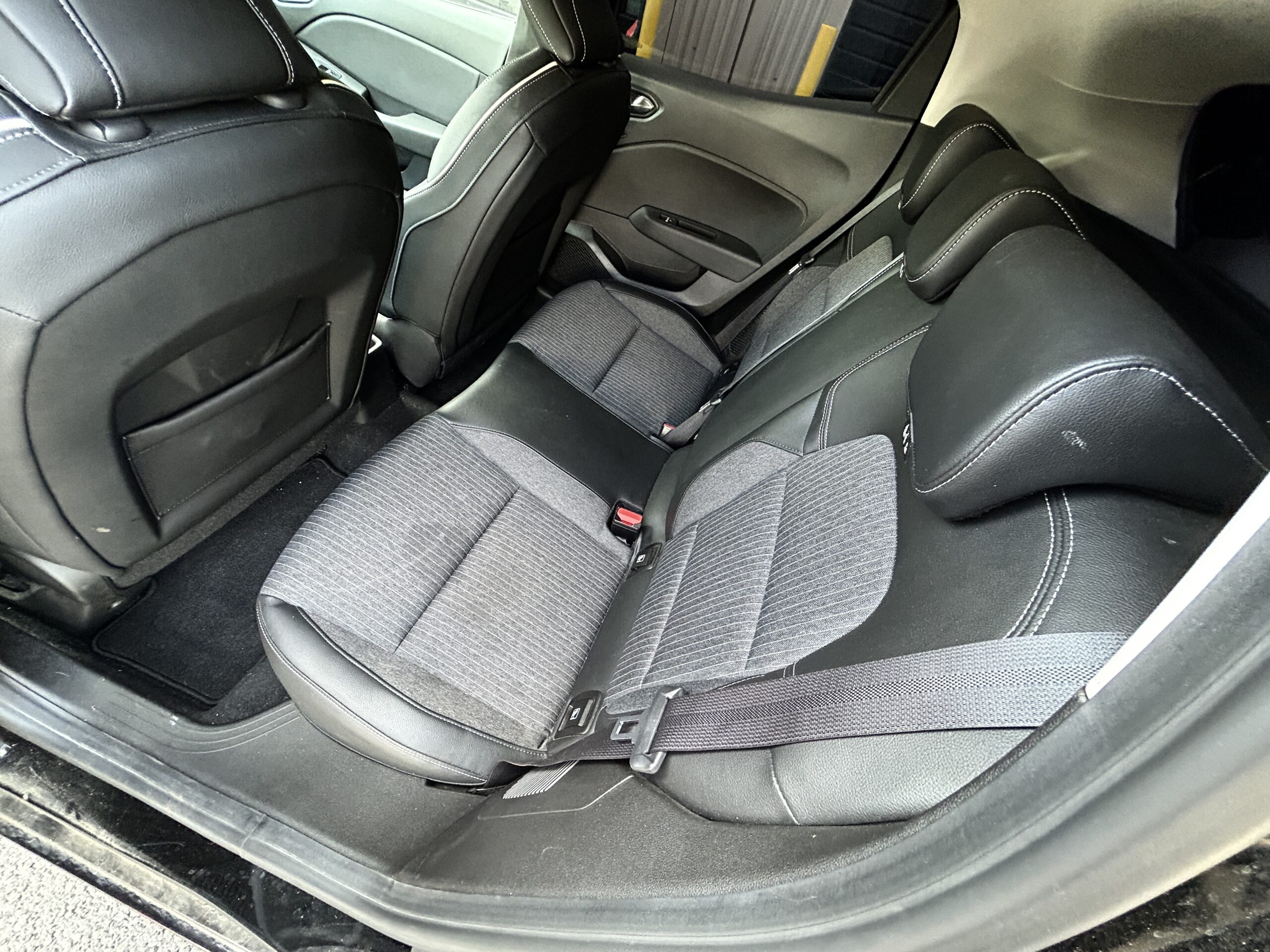 Renault Clio V E-Tech 140 Business CarVentures photo 015