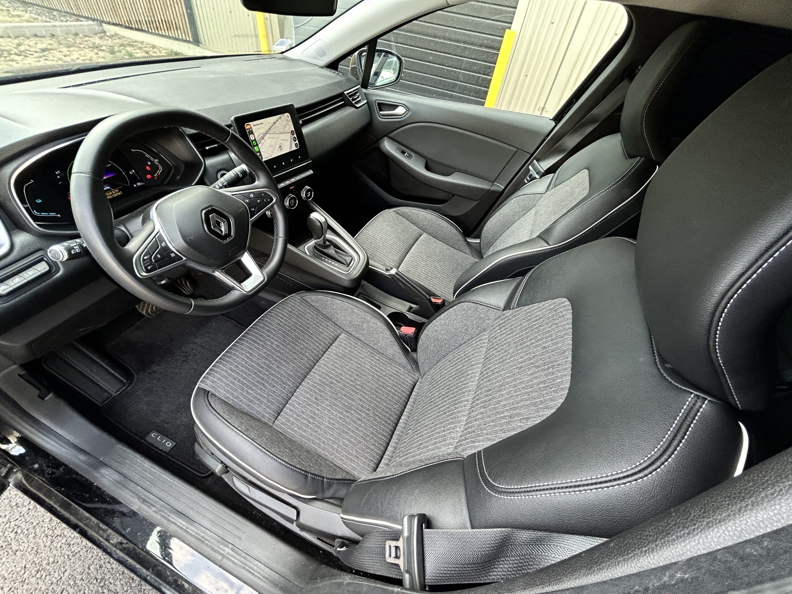 Renault Clio V E-Tech 140 Business CarVentures photo 019