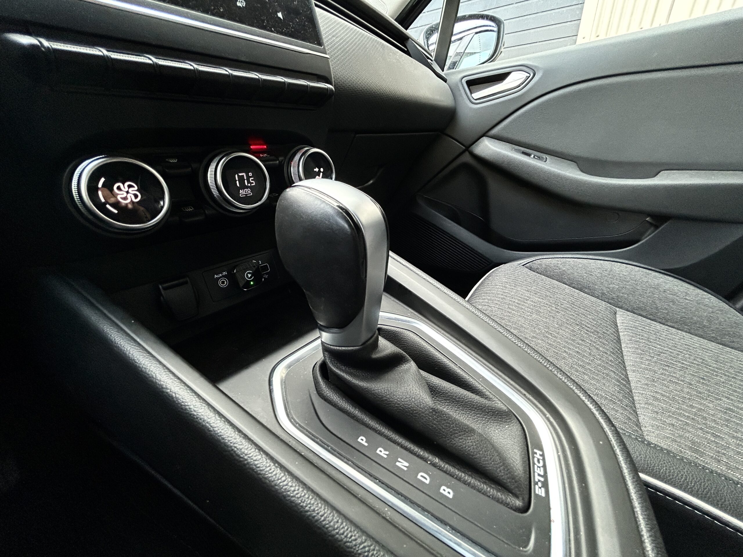 Renault Clio V E-Tech 140 Business CarVentures photo 025